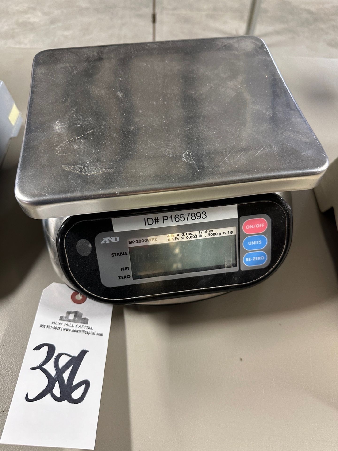 A&D Model SK-2000WPZ Washdown Scale with 4.4 LB Capacity | Rig Fee $25