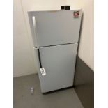 Frigidaire Refrigerator / Freezer - Model LFTR1814 LW6