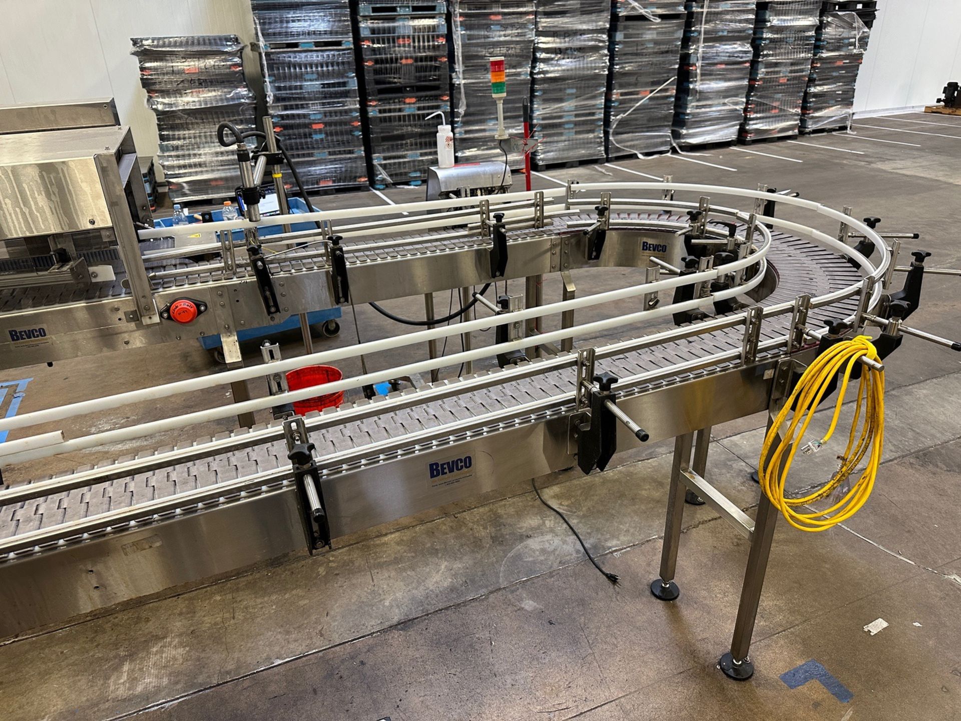 Bevco Conveyor over Stainless Steel Frame (Approx. 10" Belt x 27' - U-Shaped) | Rig Fee $750 - Image 3 of 5