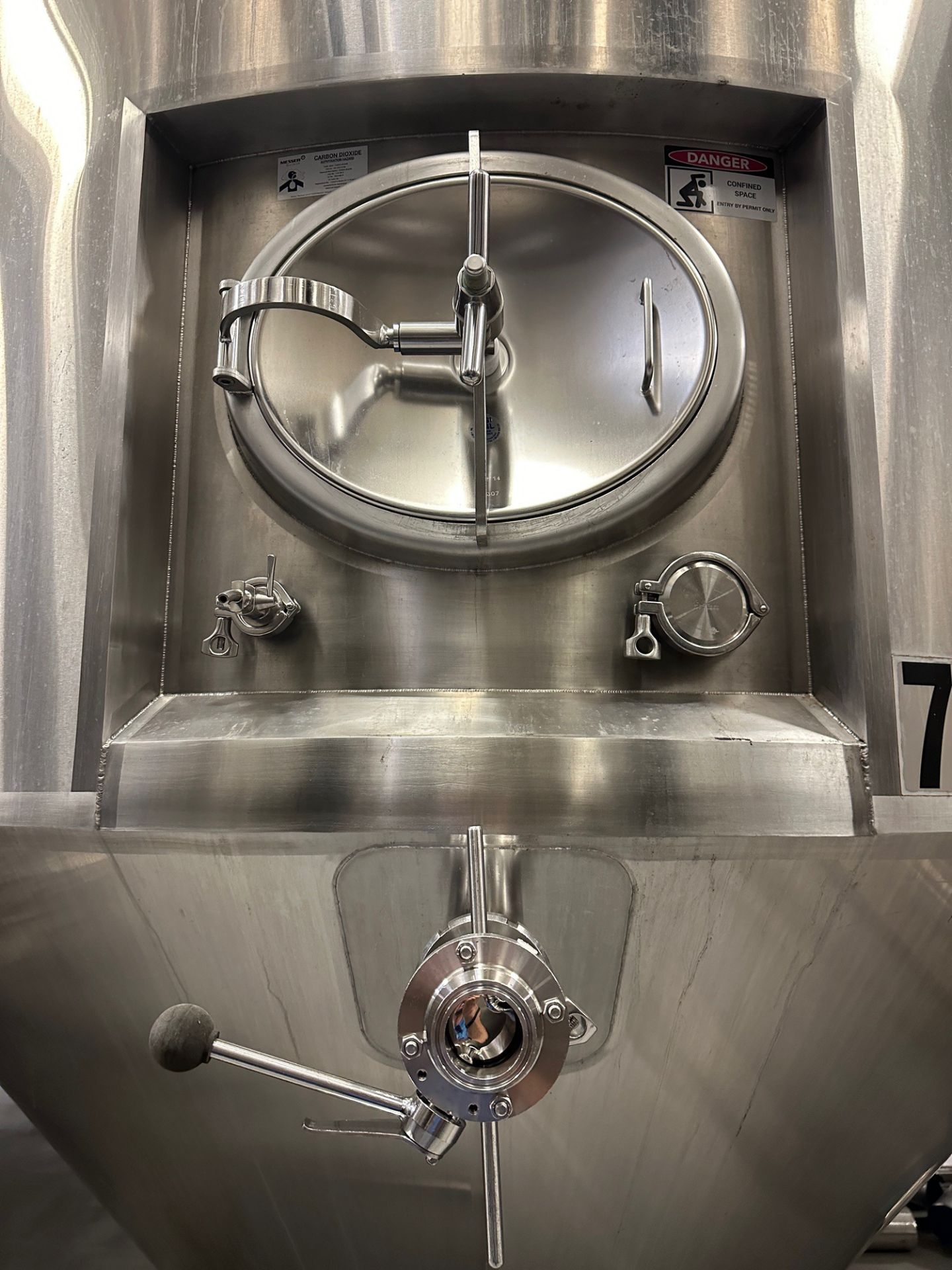 (1 of 6) 2016 NSI 132 BBL FV / 175 BBL or 5,400 Gal Max Capacity Stainless Steel Uni-Tank (7), Cone - Image 2 of 4