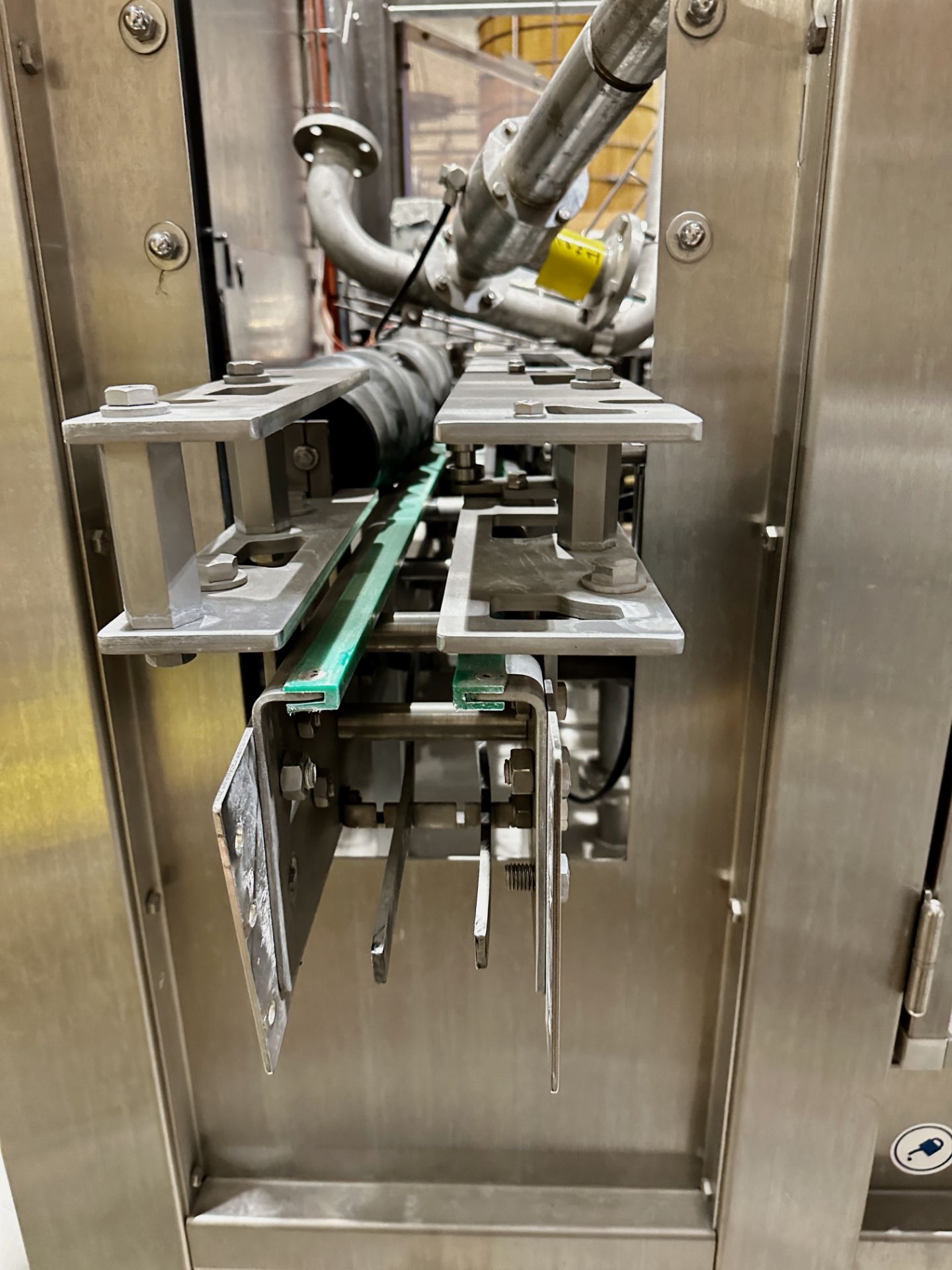 2019 KHS Innofill Can C Micro 18-Head Can Filler & 4-Head Seamer, Set for Sleek Can | Rig Fee $1840 - Image 13 of 21