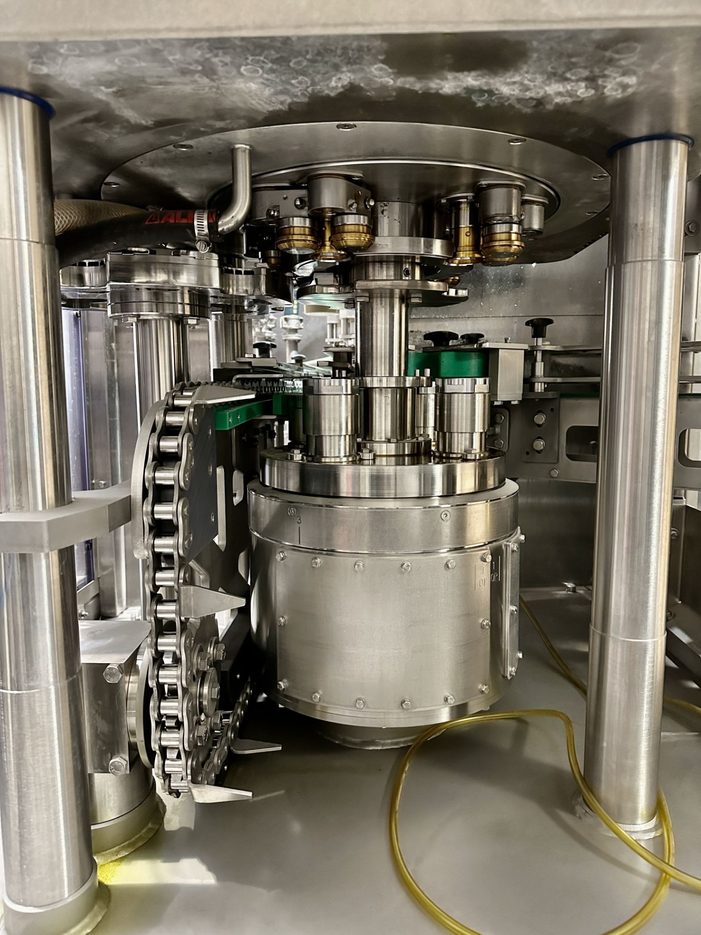 2019 KHS Innofill Can C Micro 18-Head Can Filler & 4-Head Seamer, Set for Sleek Cans, S/N: 10343324 - Image 10 of 21