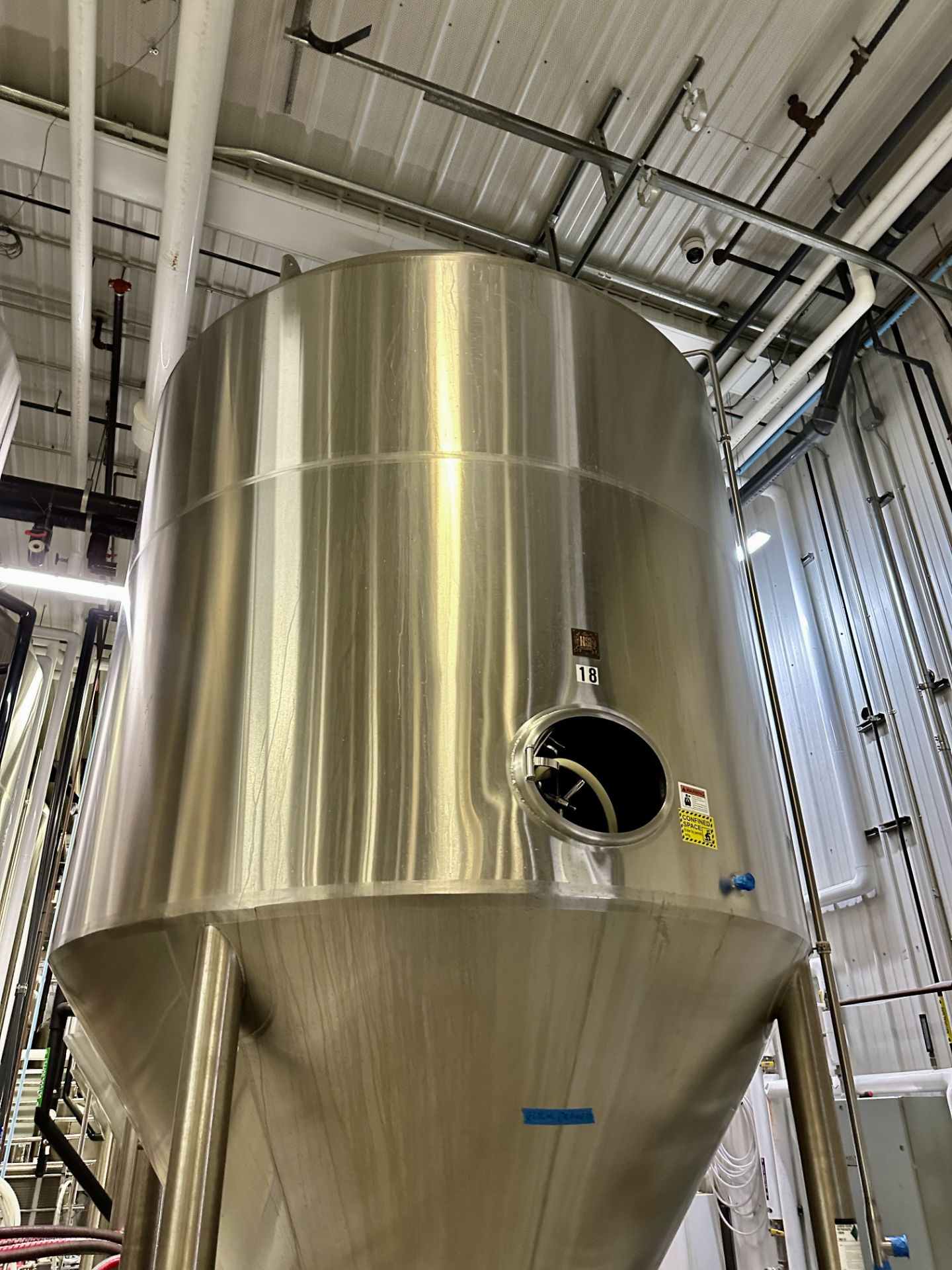 (1 of 3) 2015 NSI 150 BBL FV or 5,500 Max Capacity Gal Jacketed Fermentation Tank, Glycol Jacketed - Image 3 of 9