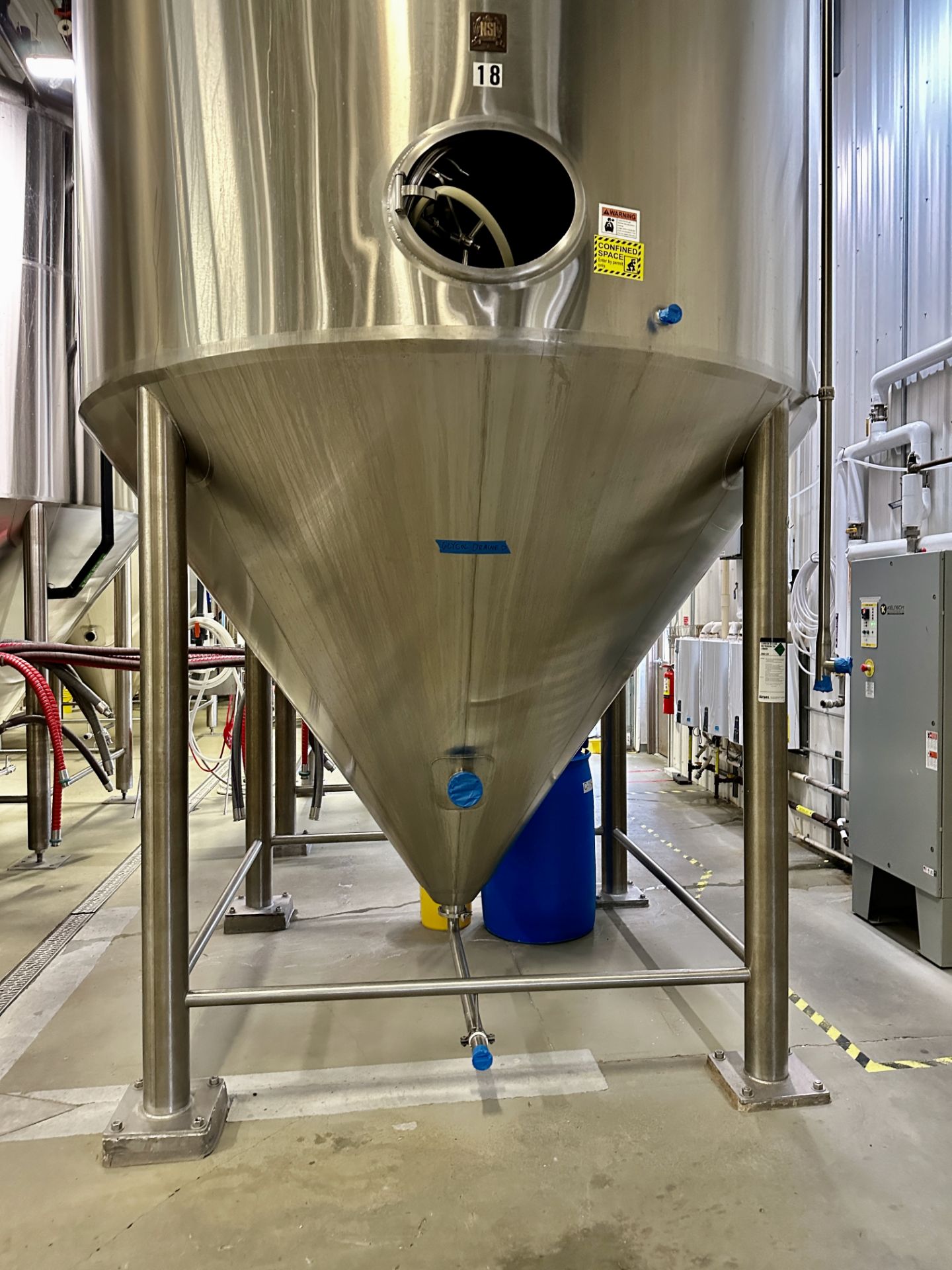 (1 of 3) 2015 NSI 150 BBL FV or 5,500 Max Capacity Gal Jacketed Fermentation Tank, Glycol Jacketed - Image 2 of 9