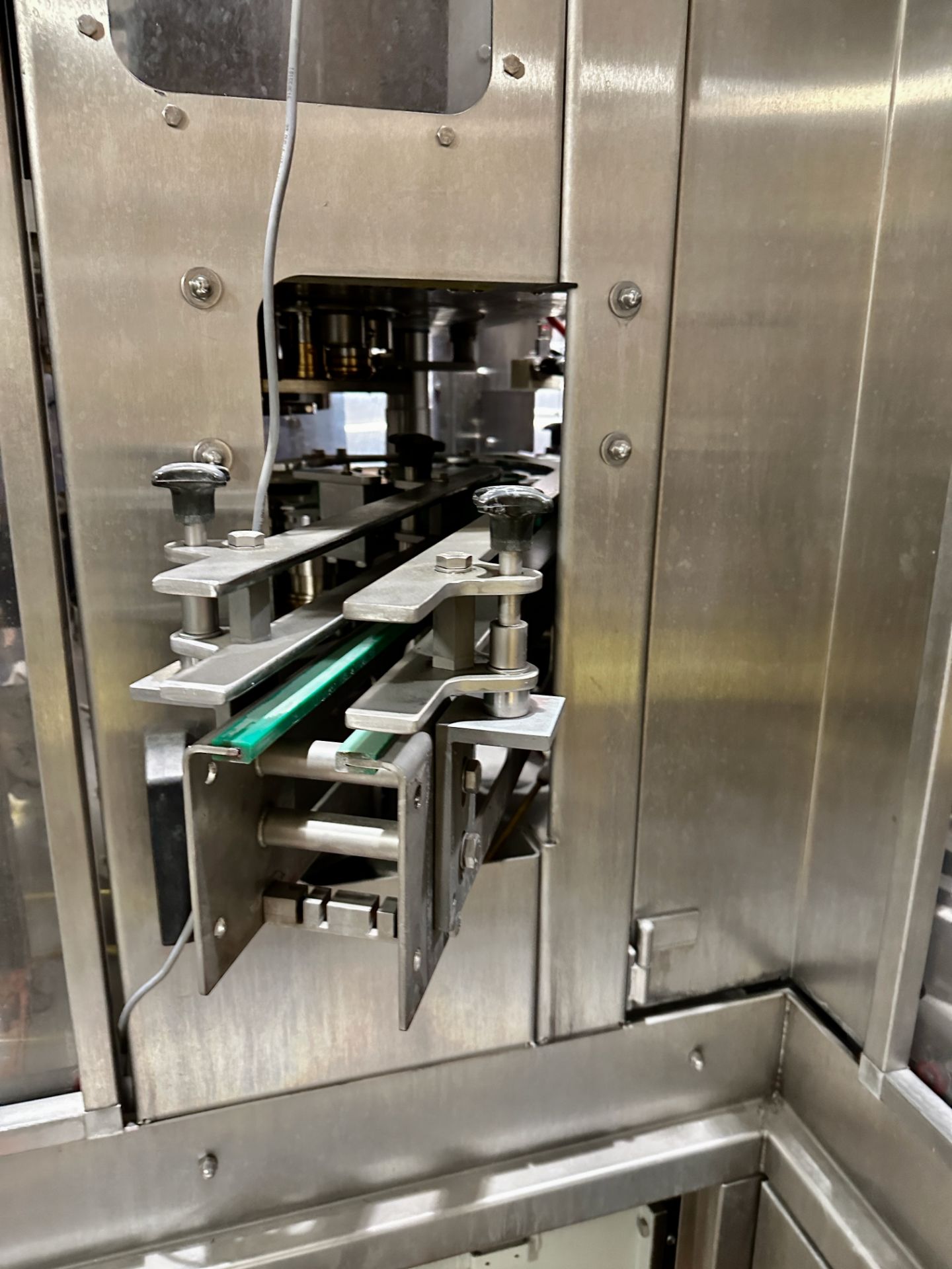 2019 KHS Innofill Can C Micro 18-Head Can Filler & 4-Head Seamer, Set for Sleek Cans, S/N: 10343324 - Image 12 of 21