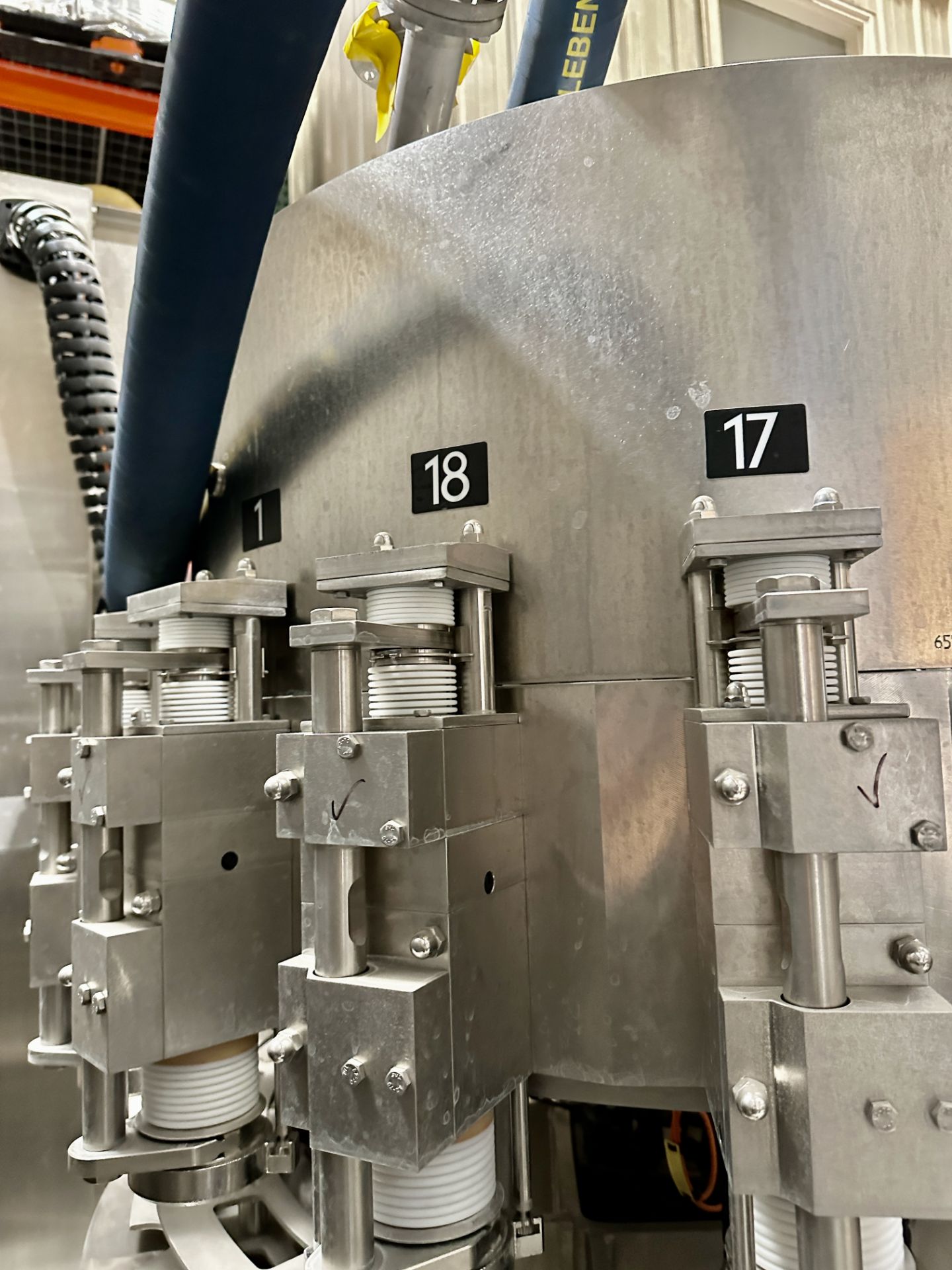 2019 KHS Innofill Can C Micro 18-Head Can Filler & 4-Head Seamer, Set for Sleek Can | Rig Fee $1840 - Image 19 of 21