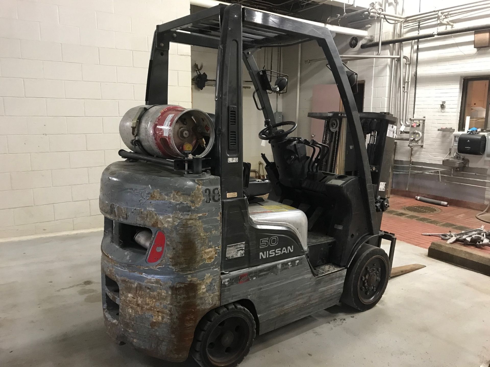 Nissan 5000lb Capacity Fork Lift, Model # MCUL02A25LV, Propane, (Tank Not Included) Serial # CUL02- - Image 2 of 2