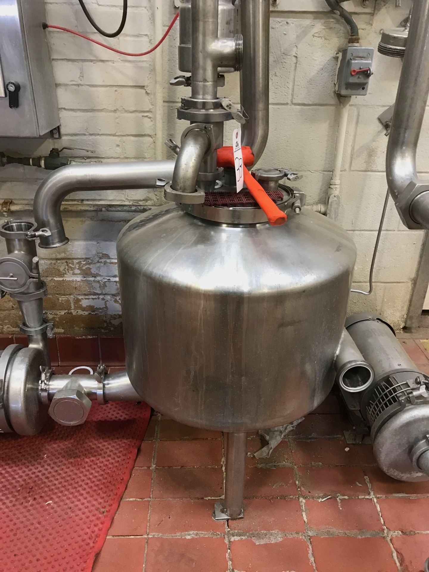 Stainless Steel Tank with Air Valve - Image 2 of 2