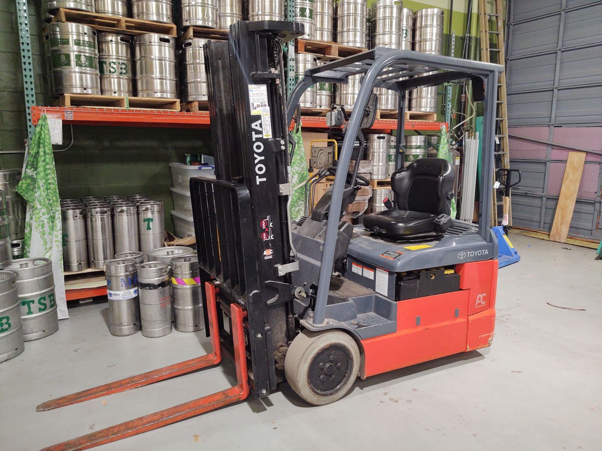 Toyota #8FBFE15U Electric, 3 Wheel, Zero Turn Forklift, 2,650 lb. Capacity, Triple Mast, Side Shift,