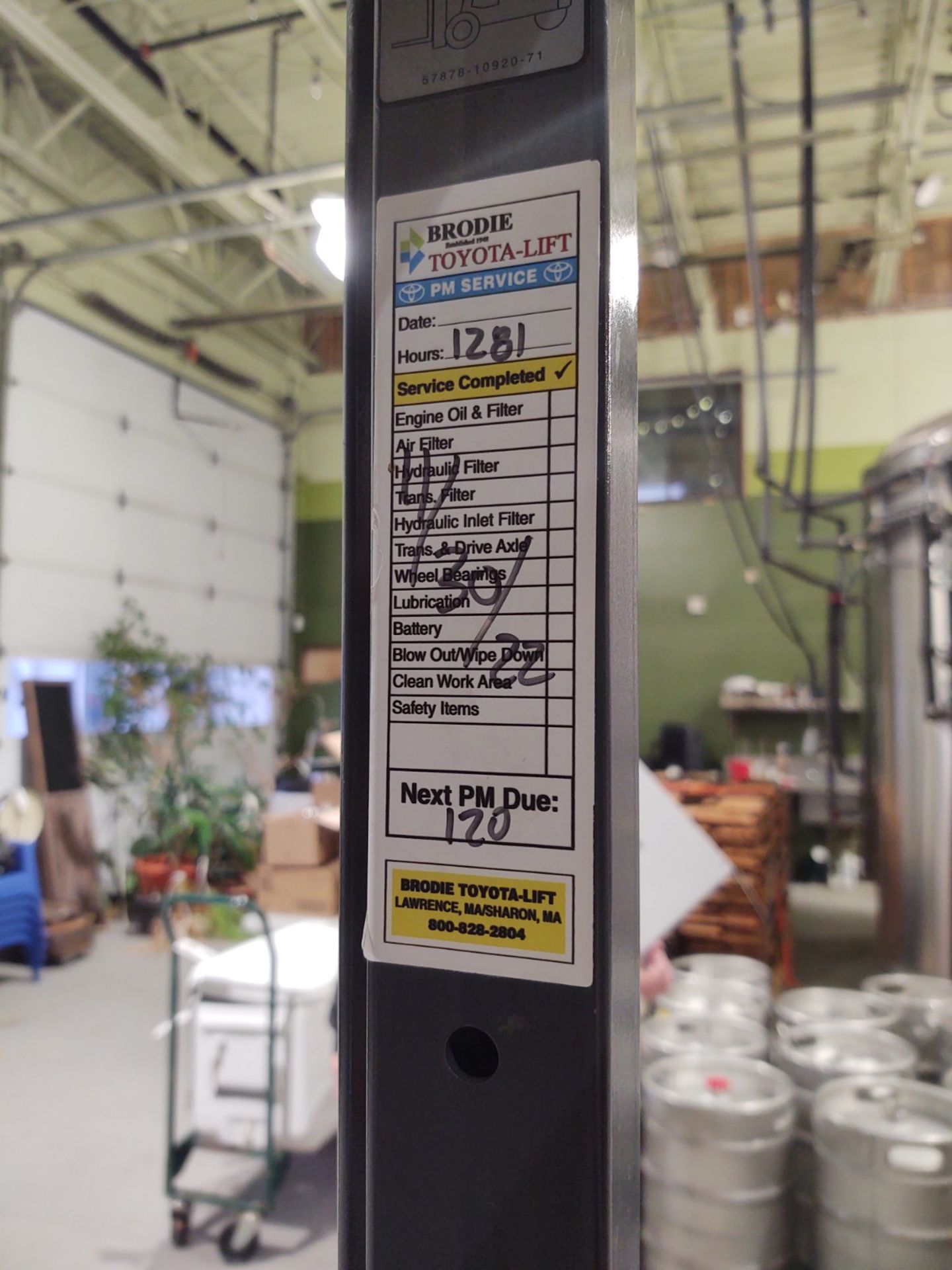 Toyota #8FBFE15U Electric, 3 Wheel, Zero Turn Forklift, 2,650 lb. Capacity, Triple Mast, Side Shift, - Image 9 of 9