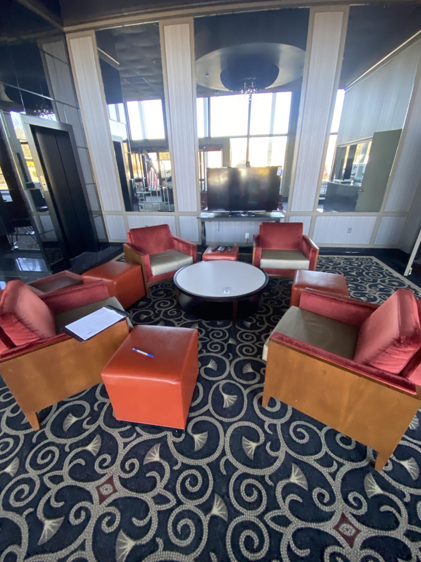 {LOT} Lobby Furniture Setup c/o: 4 Arm chairs 4 ottomans, Approx 4' Round Coffee Table