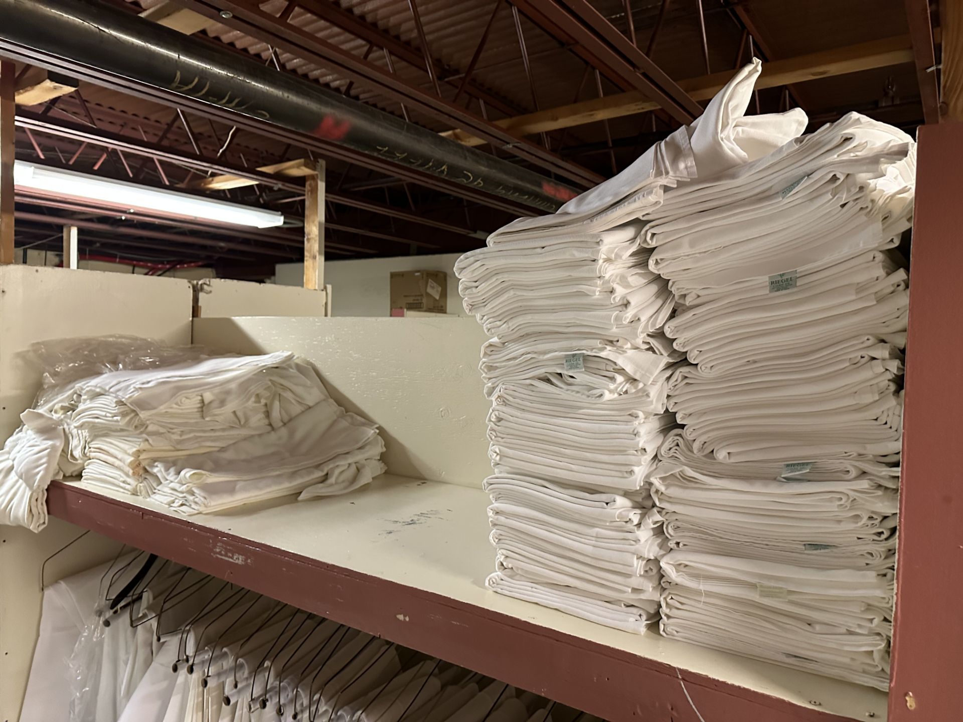 {LOT} Large Quantity Of White Linens and Colored Linens (MOSTLY CLEANED & PRESSED) - Image 7 of 9