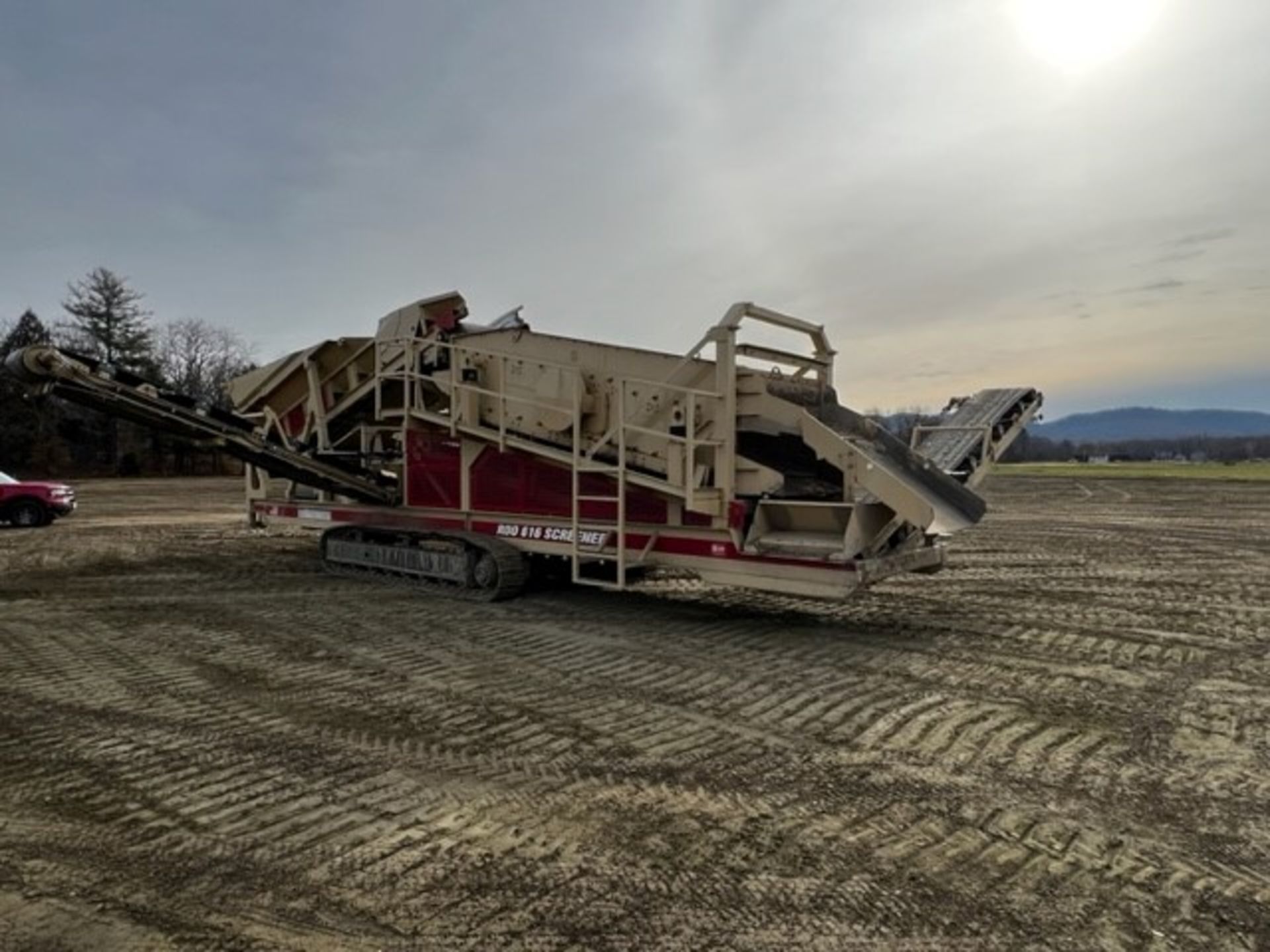 2020 R.D. Olson #616 Portable Rubber Track Screener, 6' x 16' Deck with Cat Diesel 74 HP C3.4B Motor - Image 4 of 6