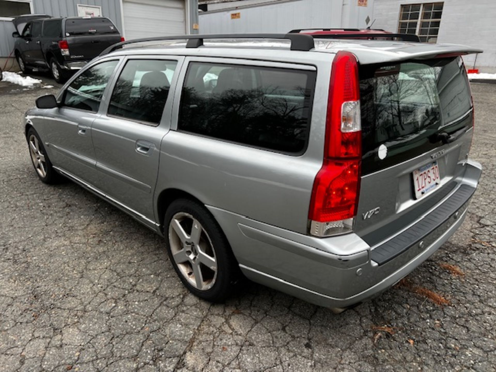 2006 Volvo V70R AWD Wagon, 6 Speed Transmission, Leather Interior, ODOM:199,617, VIN: - Image 6 of 8