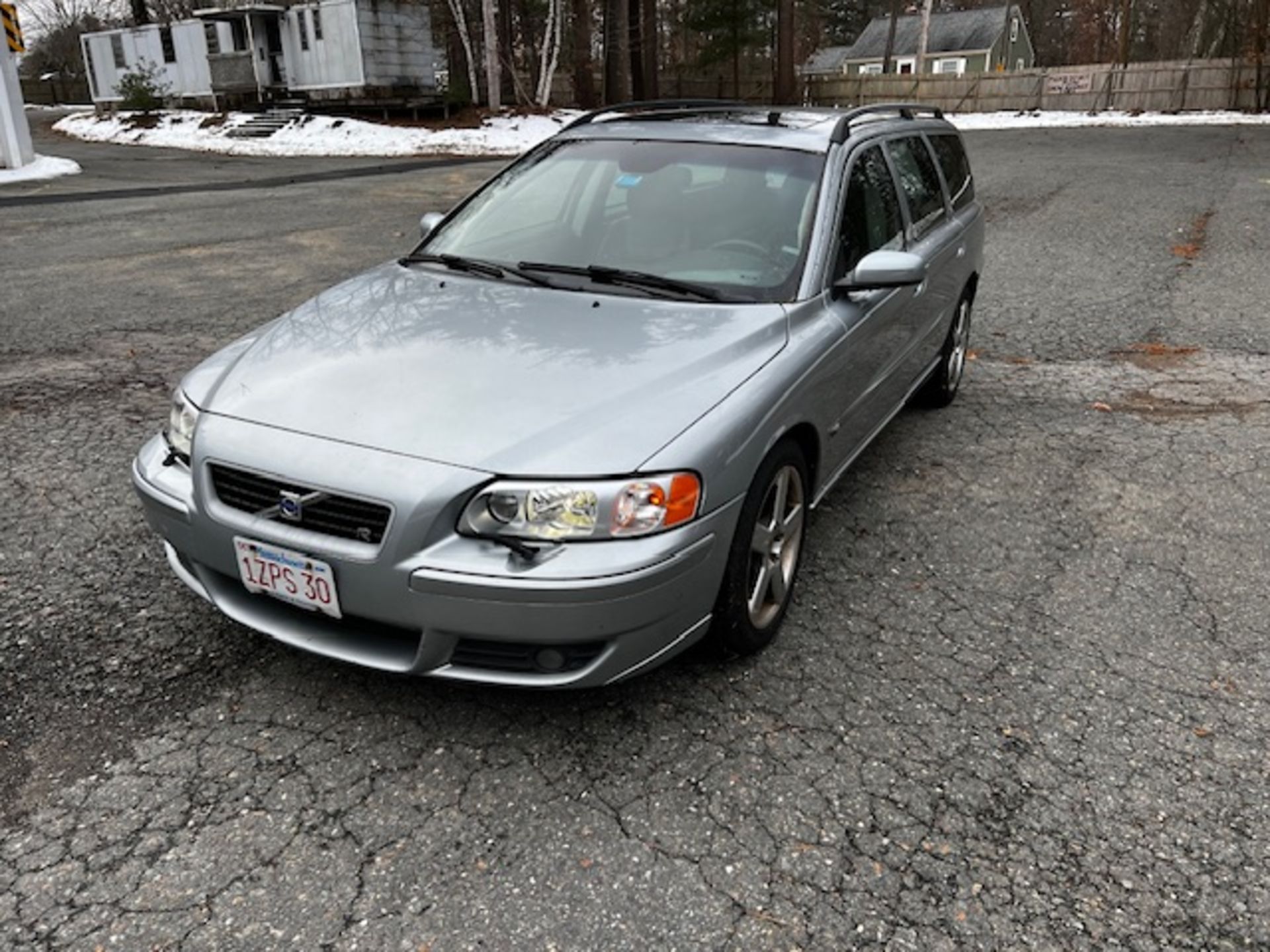 2006 Volvo V70R AWD Wagon, 6 Speed Transmission, Leather Interior, ODOM:199,617, VIN: - Image 2 of 8