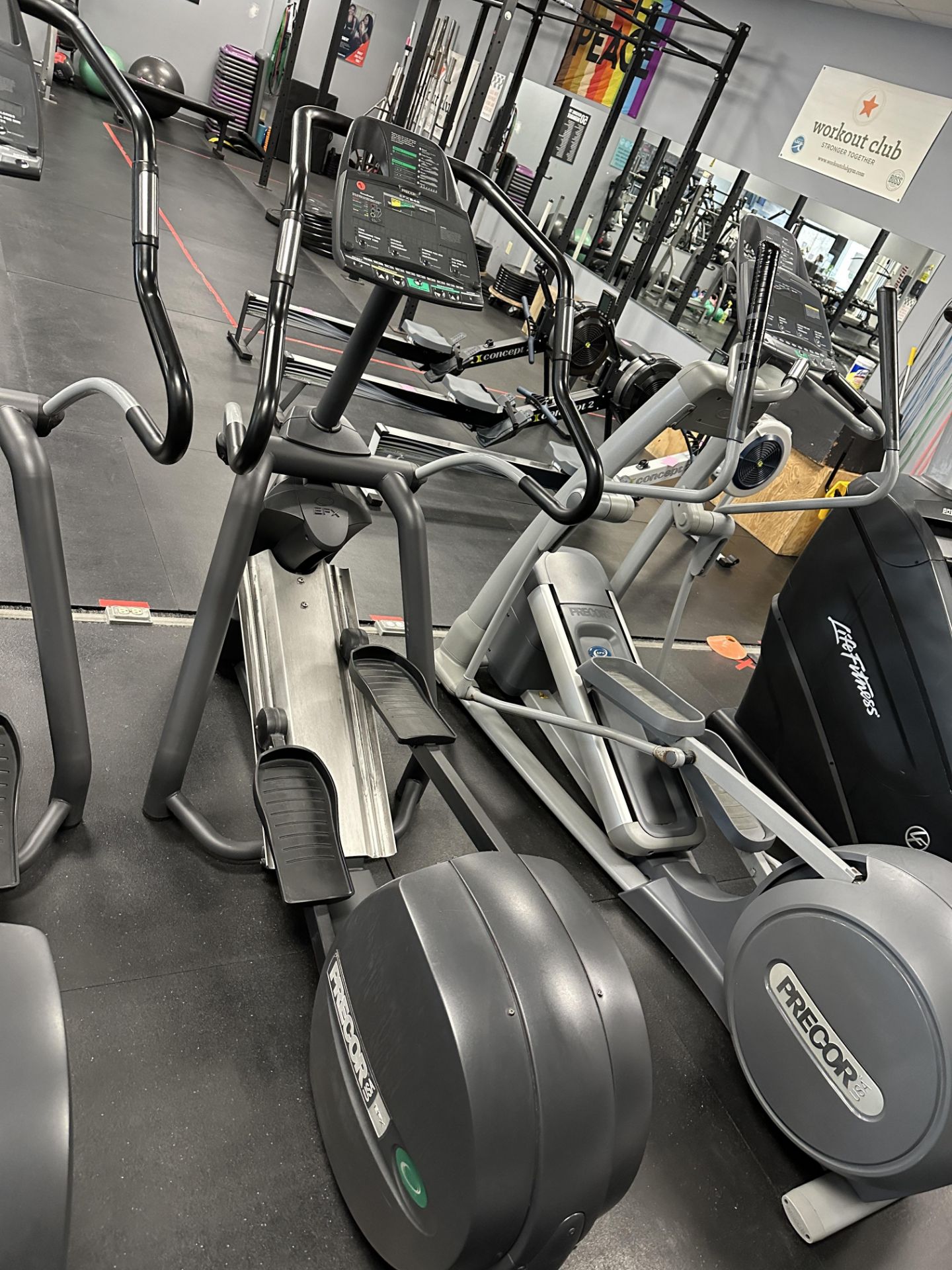 Precor #EFX546 Commercial Elliptical w/Kinetic Start, Heartrate Monitor & Digital Readout