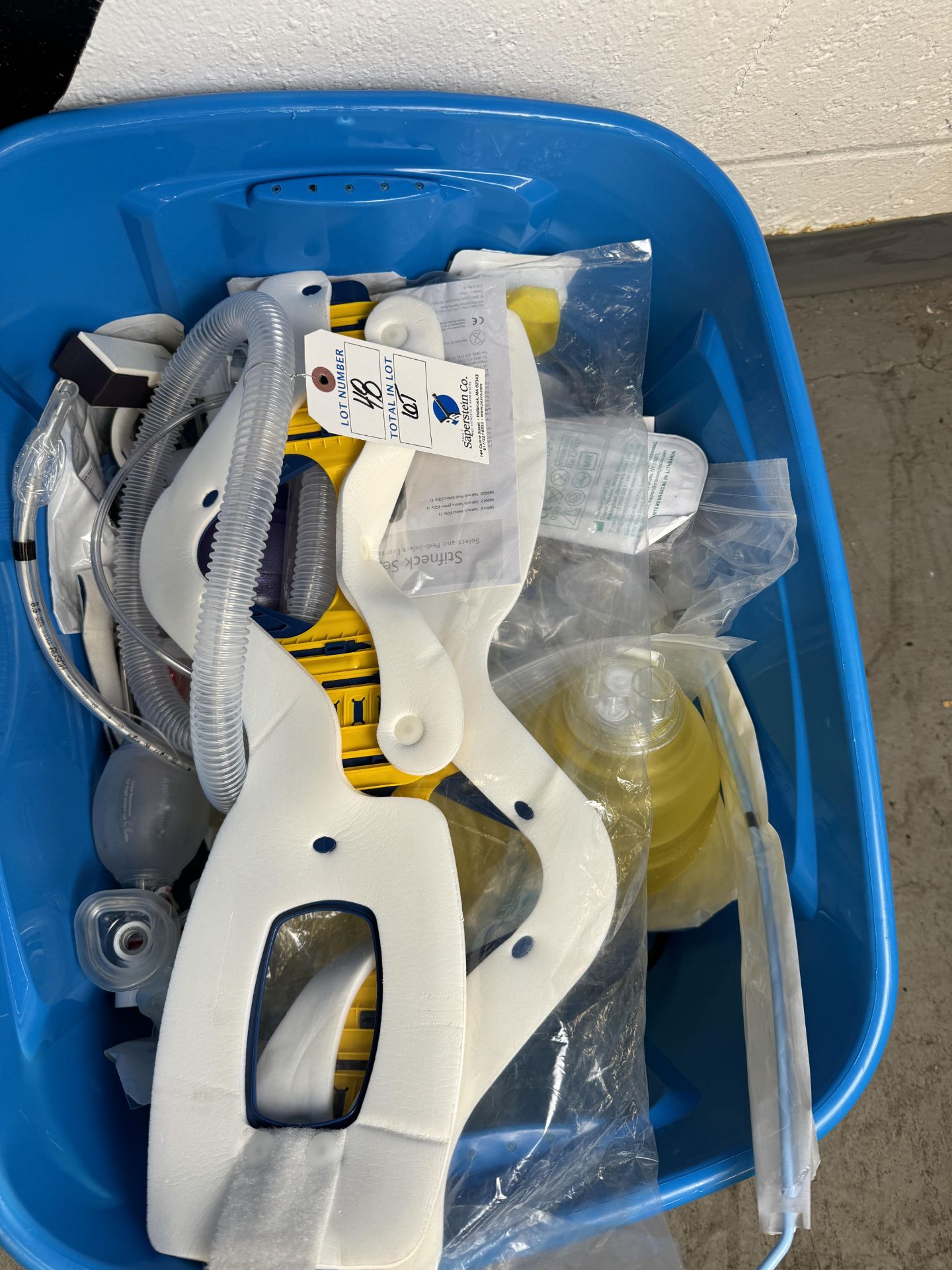 (Lot) Airway Hand Pumps and Hoses in 2 Buckets - Image 3 of 3