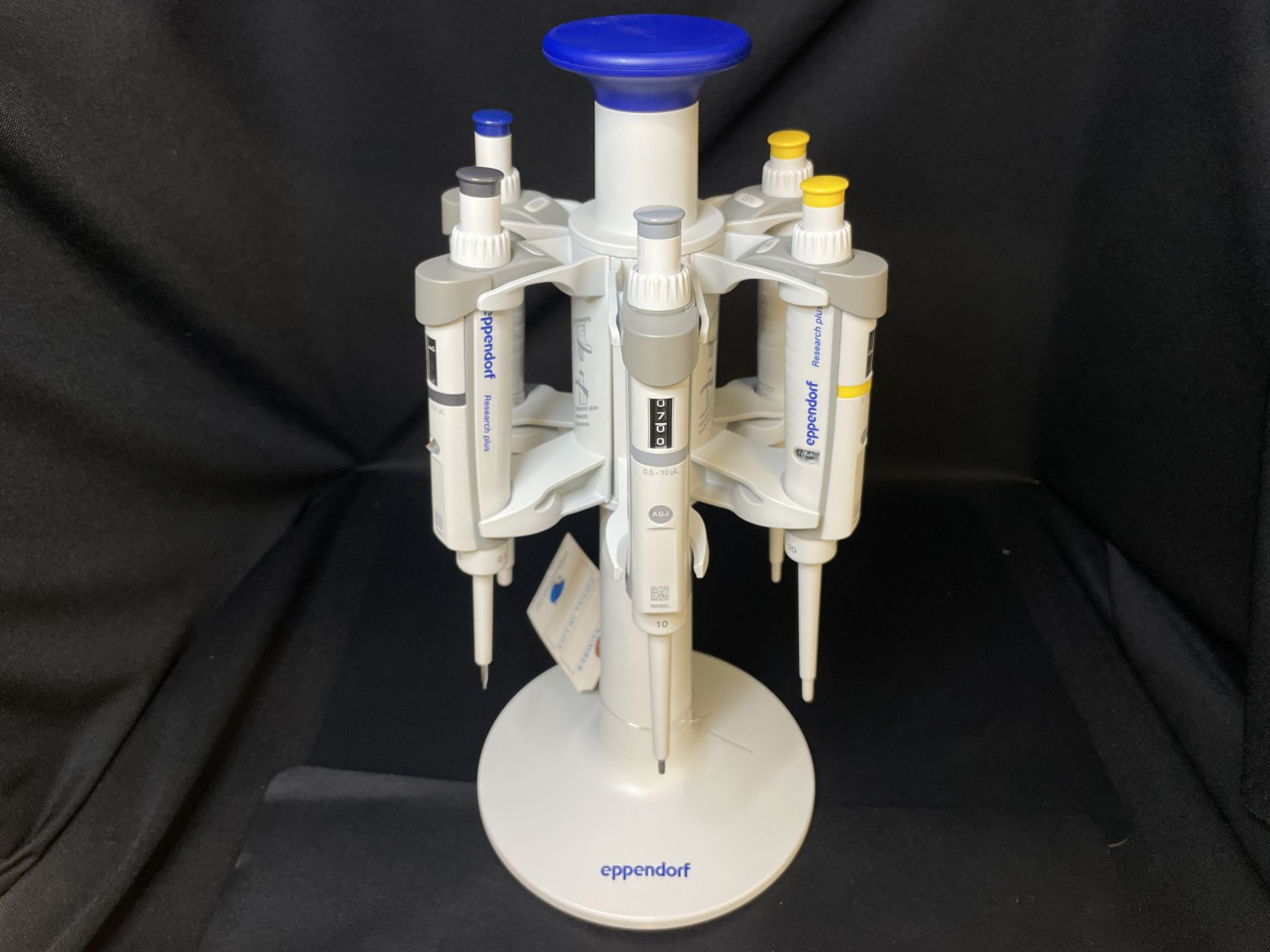 Eppendorf Pipette Carousel w/ 6 Research Plus Pipettes, 2.5uL 10uL, 20uL ,100uL, 200uL,1000uL - Image 7 of 33