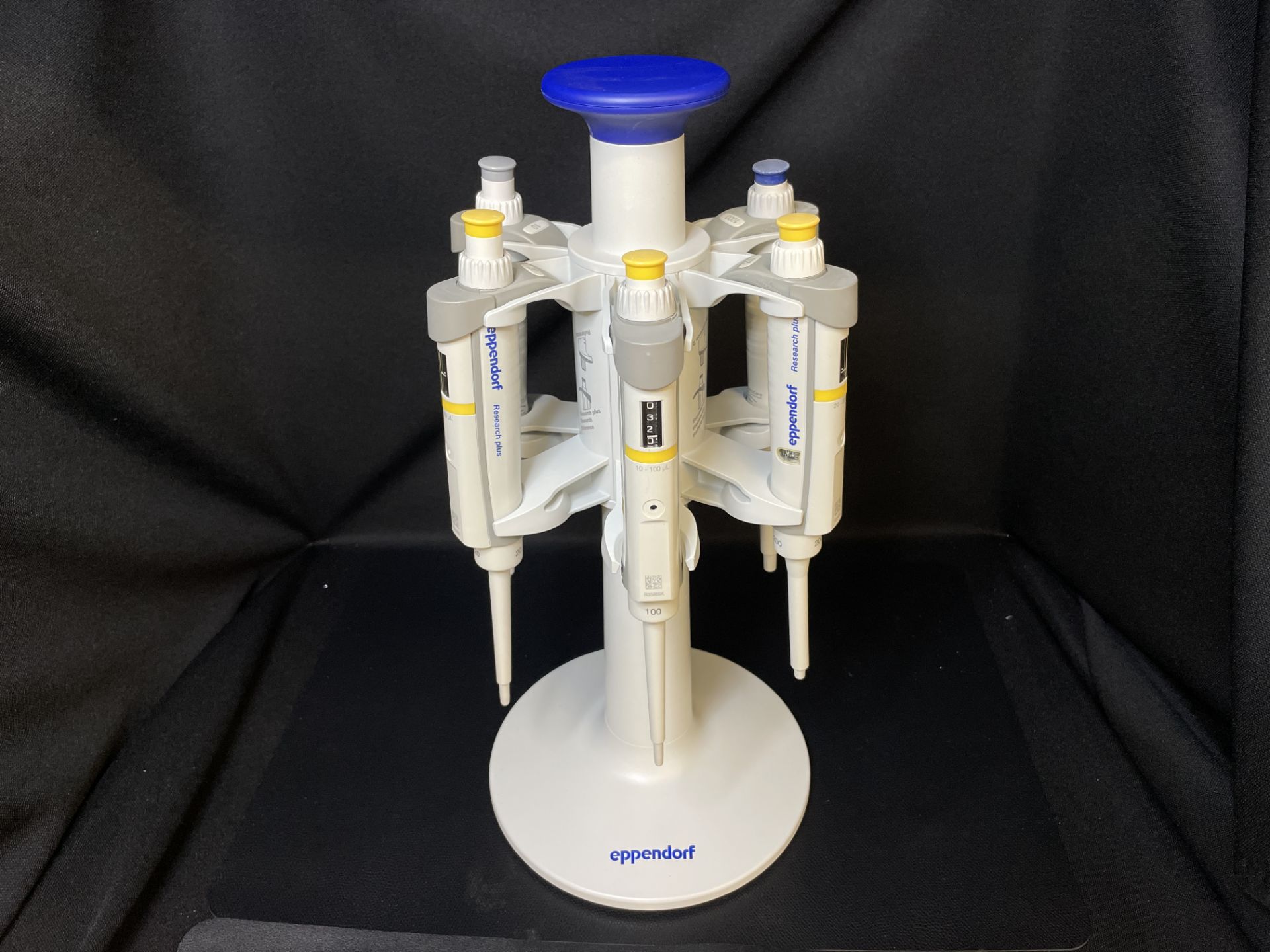 Eppendorf Pipette Carousel w/ 6 Research Plus Pipettes, 2.5uL 10uL, 20uL ,100uL, 200uL,1000uL - Image 20 of 30