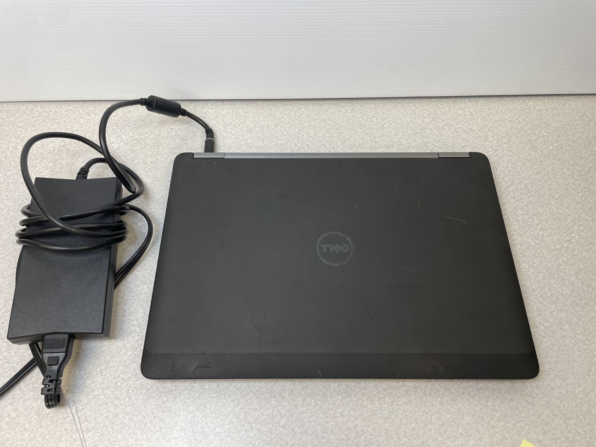 Dell Latitude E7470 Intel I7 6th Gen. Windows 10 S/N: 5MGWLC2 ( Will Not Turn On ) - Image 2 of 2
