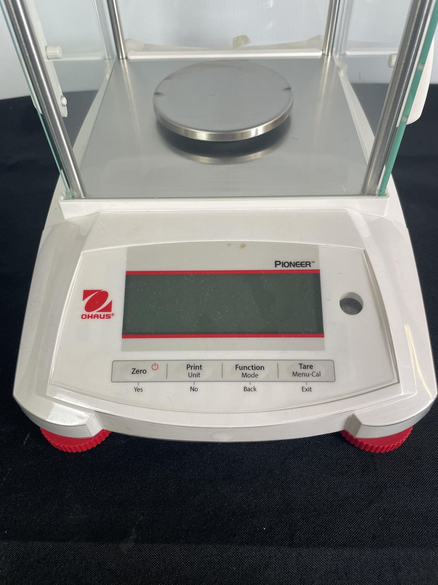 Ohaus Adventurer Enclosed Digital Scale - Bild 2 aus 2