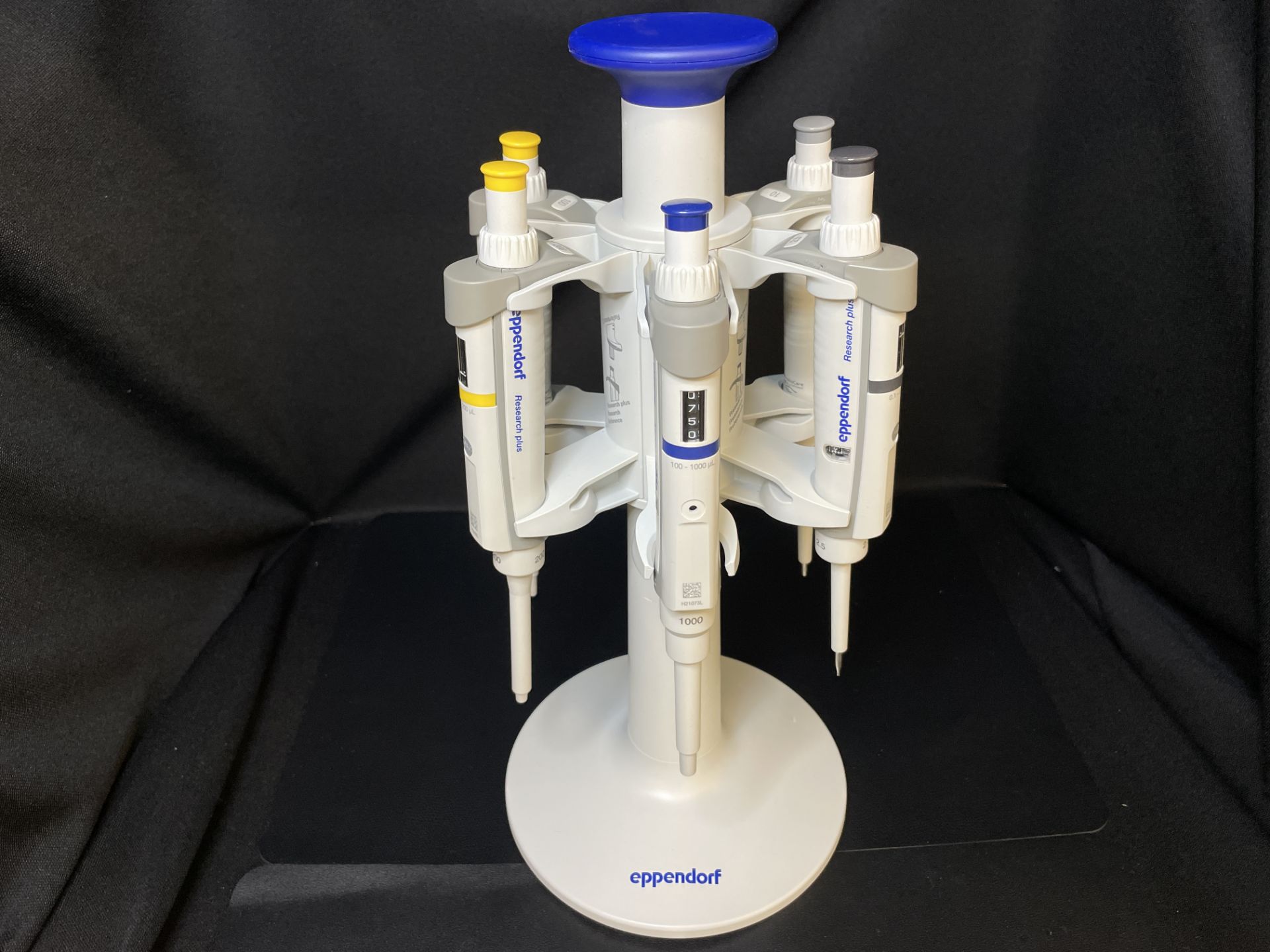 Eppendorf Pipette Carousel w/ 6 Research Plus Pipettes, 2.5uL 10uL, 20uL ,100uL, 200uL,1000uL - Image 3 of 3