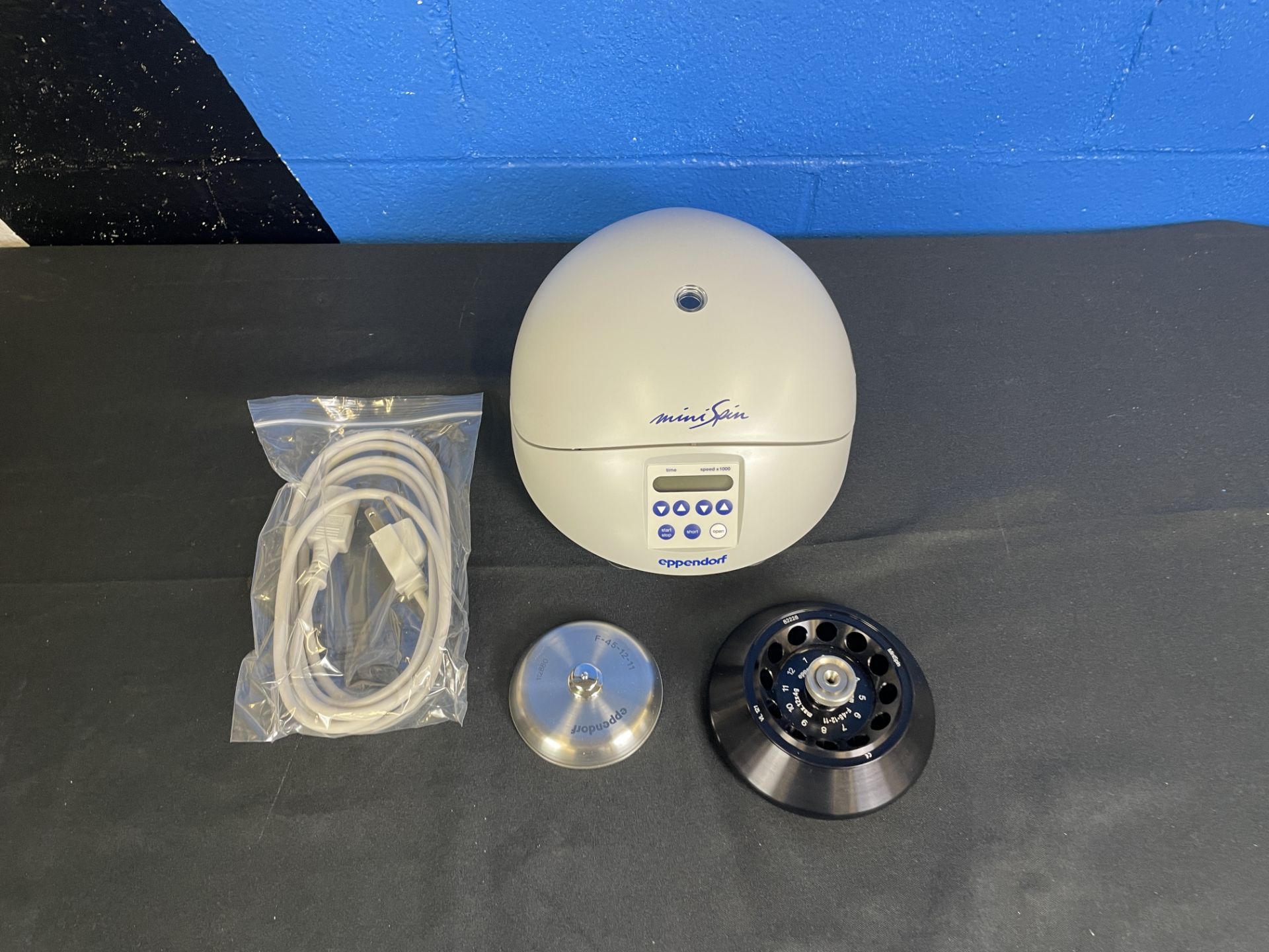 NEW IN BOX Eppendorf Mini Spin Type 5452, 13400 RPM - Image 2 of 4