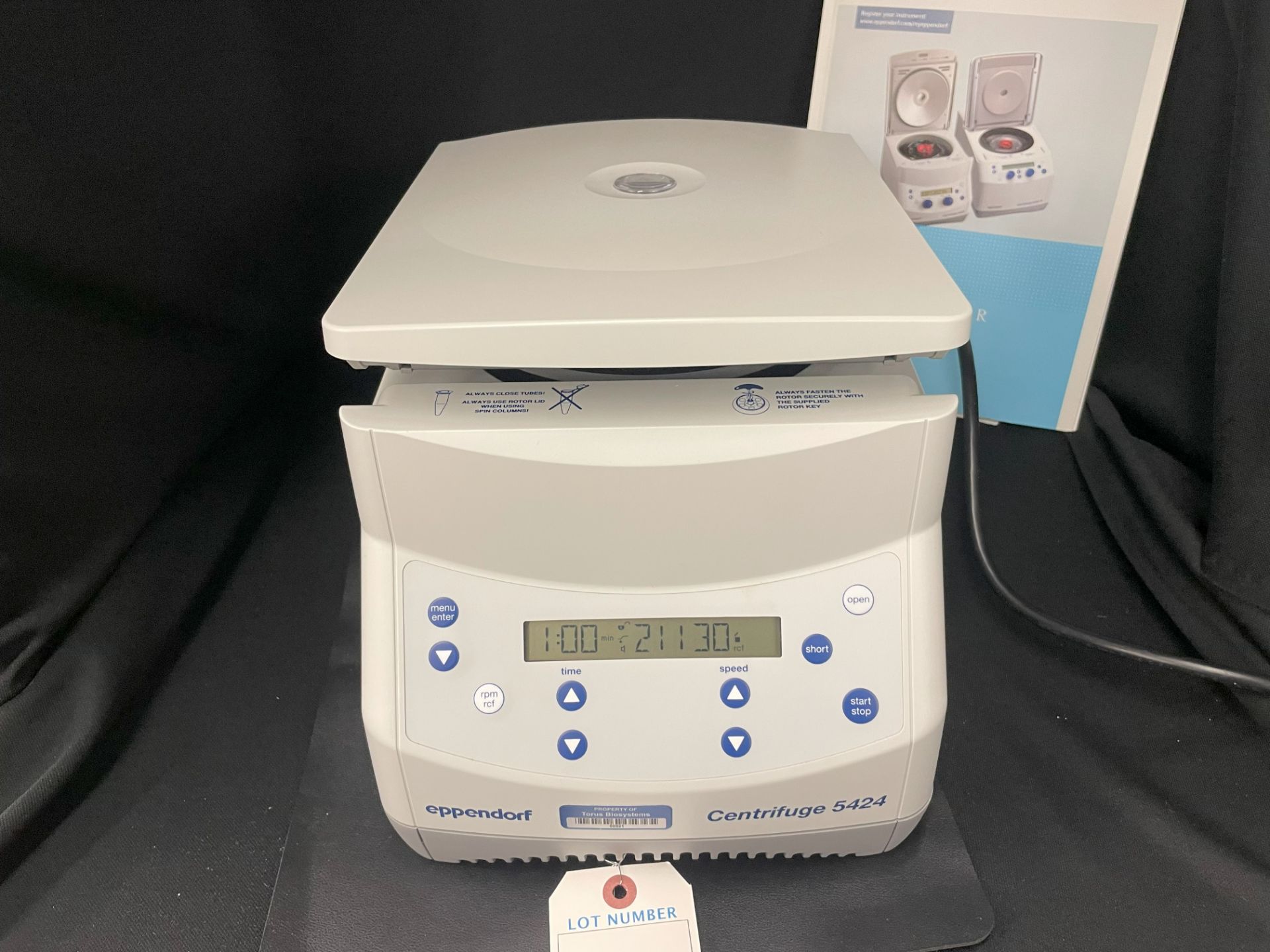 Eppendorf #5424 Countertop Centrifuge w/ Manual 120V, 250W, 50-60Hz, S/N: 5424HH680107 - Image 2 of 2