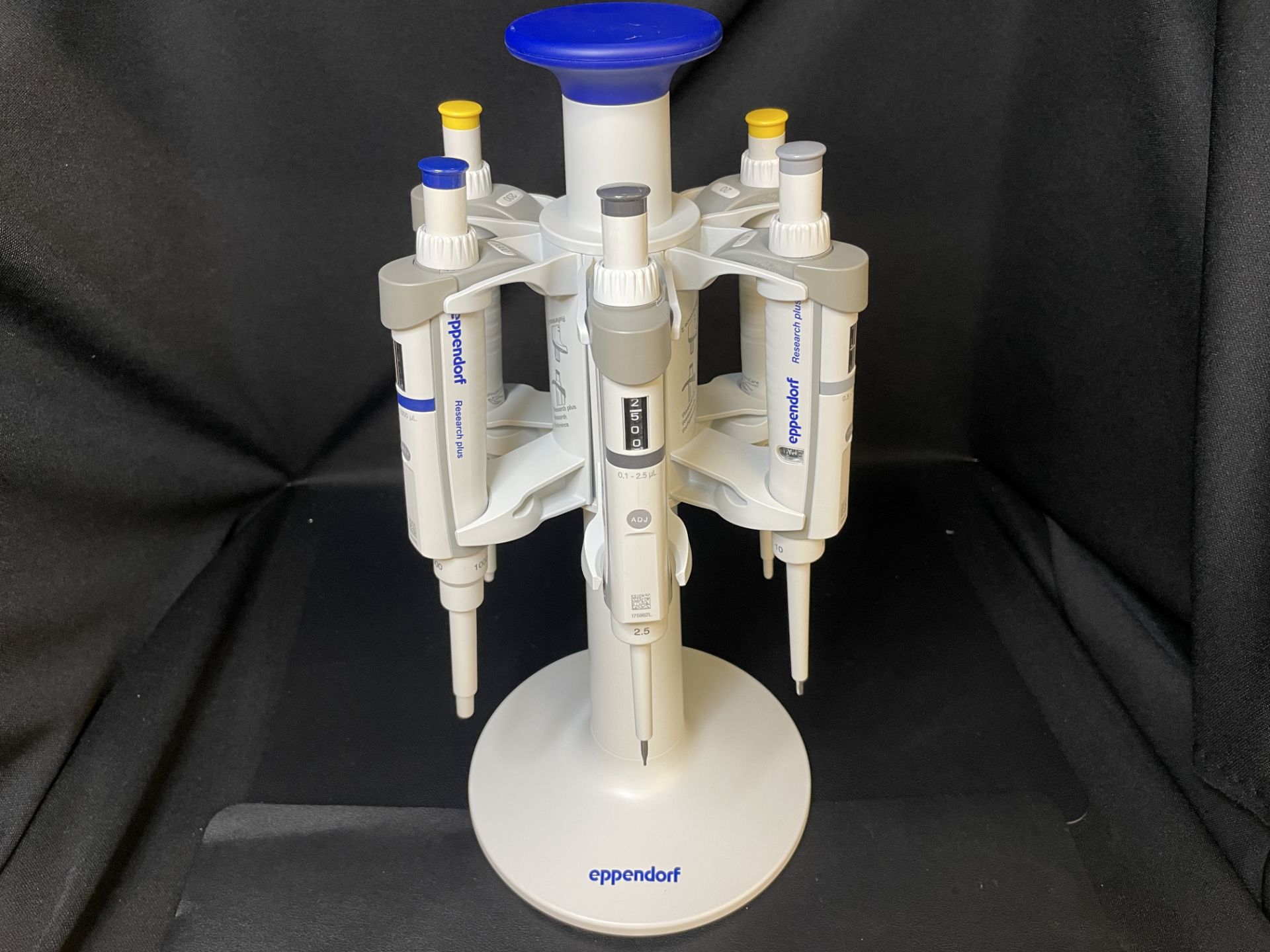 Eppendorf Pipette Carousel w/ 6 Research Plus Pipettes, 2.5uL 10uL, 20uL ,100uL, 200uL,1000uL - Image 11 of 36