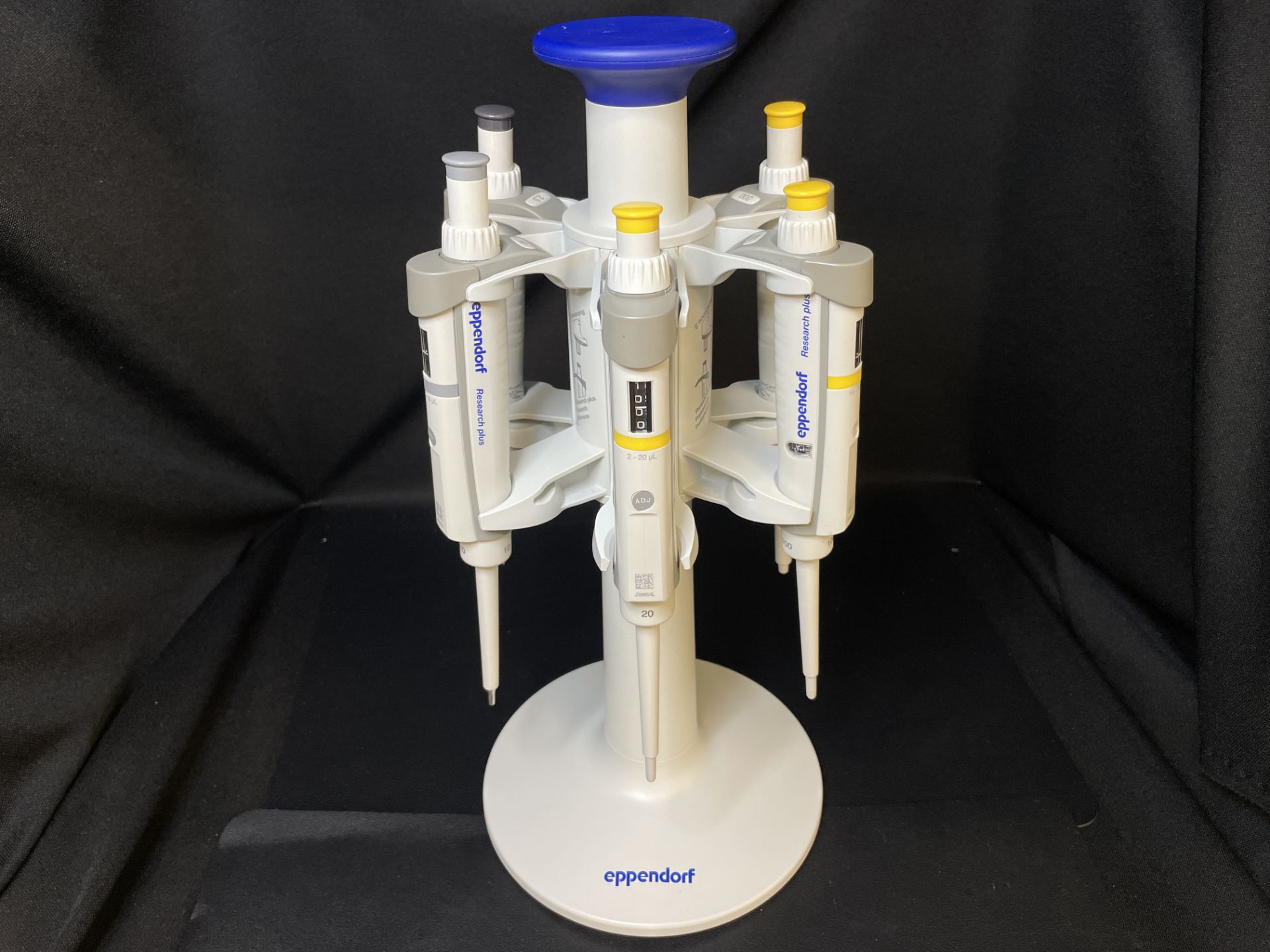 Eppendorf Pipette Carousel w/ 6 Research Plus Pipettes, 2.5uL 10uL, 20uL ,100uL, 200uL,1000uL - Image 12 of 36