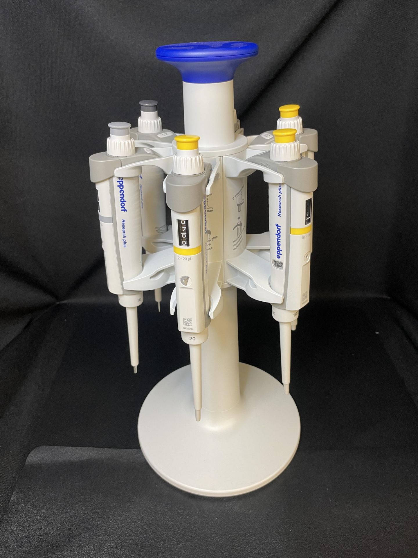 Eppendorf Pipette Carousel w/ 6 Research Plus Pipettes, 2.5uL 10uL, 20uL ,100uL, 200uL,1000uL - Image 2 of 30