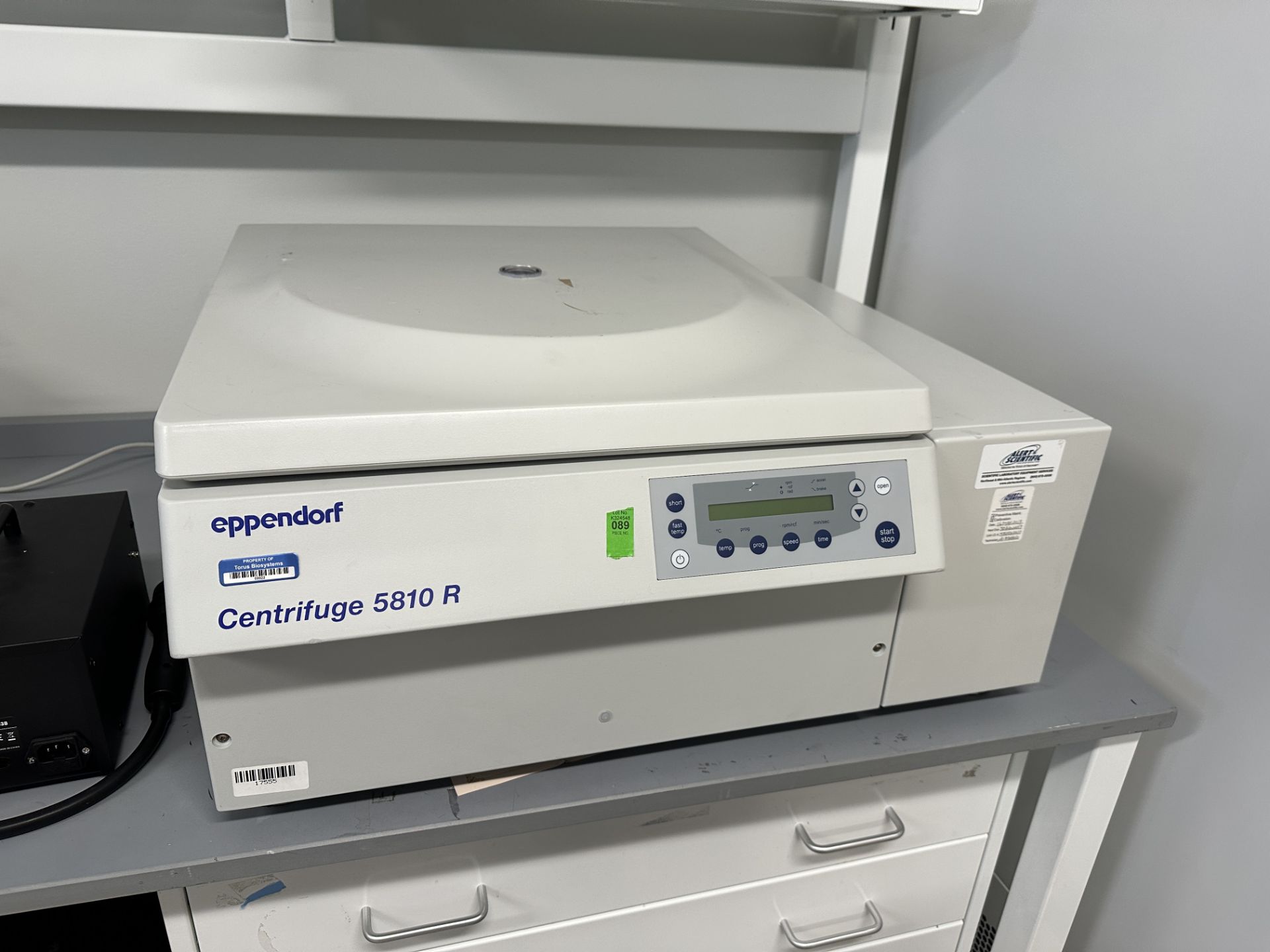 Eppendorf #5810R Refrigerated Counter Top Centrifuge w/Power Cord & Manuals, 14,000 RPM, 1300