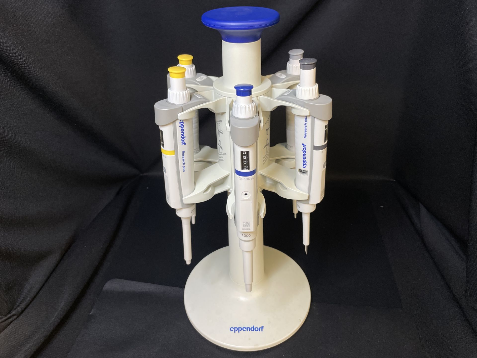 Eppendorf Pipette Carousel w/ 6 Research Plus Pipettes, 2.5uL 10uL, 20uL ,100uL, 200uL,1000uL - Image 3 of 3