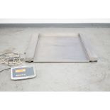 Sartorius Combics1 600Kg Capacity SS Platform Scale w/ Remote Read Out w/ Software