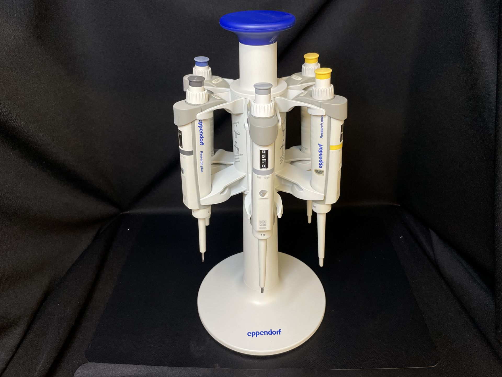 Eppendorf Pipette Carousel w/ 6 Research Plus Pipettes, 2.5uL 10uL, 20uL ,100uL, 200uL,1000uL