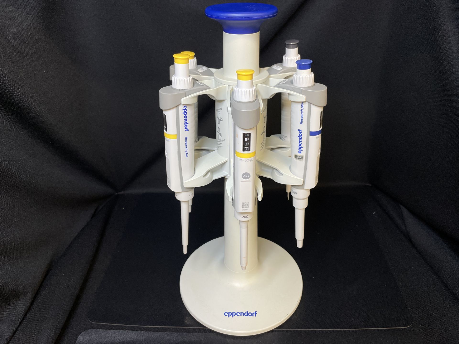 Eppendorf Pipette Carousel w/ 6 Research Plus Pipettes, 2.5uL 10uL, 20uL ,100uL, 200uL,1000uL