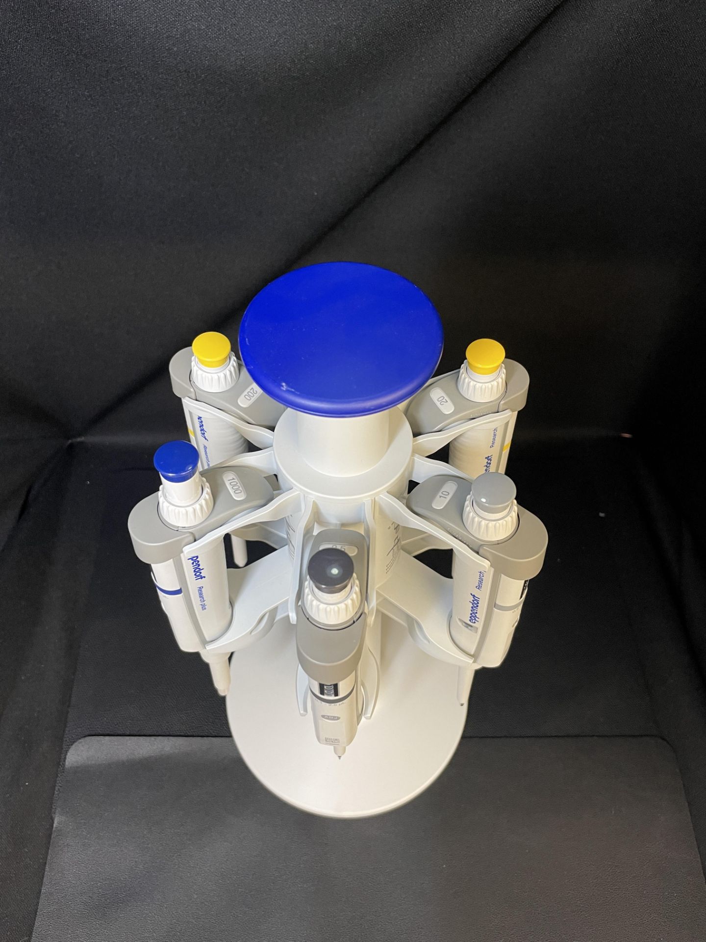 Eppendorf Pipette Carousel w/ 6 Research Plus Pipettes, 2.5uL 10uL, 20uL ,100uL, 200uL,1000uL - Image 3 of 33