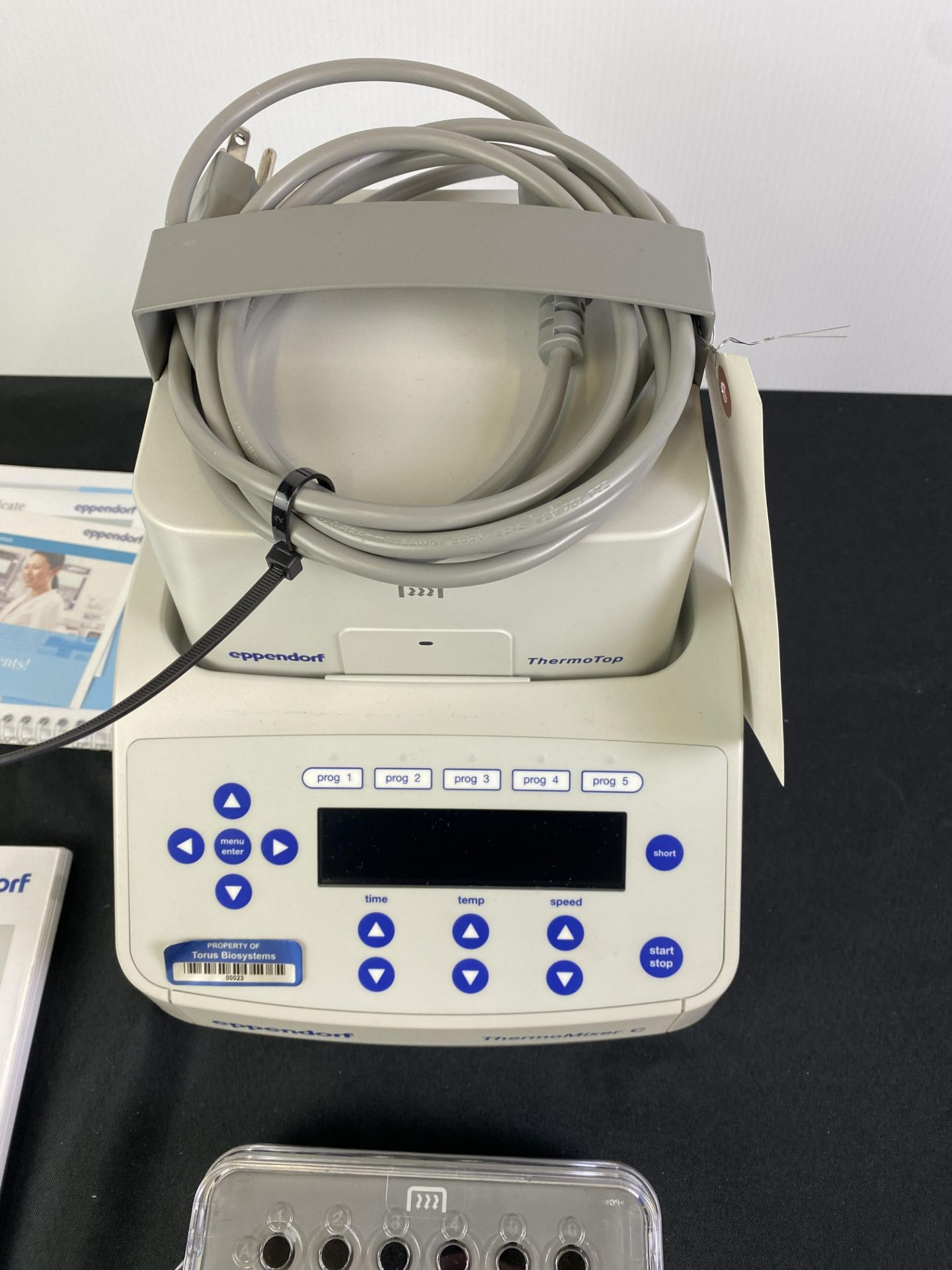 Eppendorf Thermo Mixer #C w/Block, Thermotop & Manuals & Power Cord - Image 2 of 5
