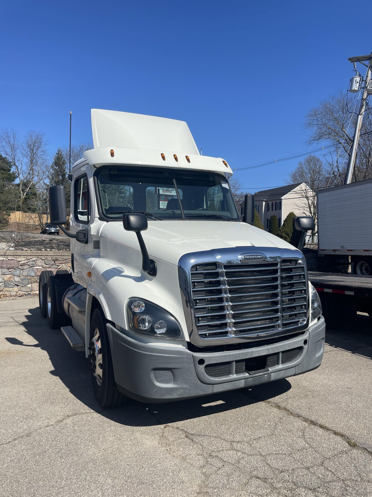 2016 Freightliner Cascadia 10 Wheel, Tandem Axle Day Cab Tractor,Detroit DD13 - 500 HP Motor, Auto T - Image 3 of 18