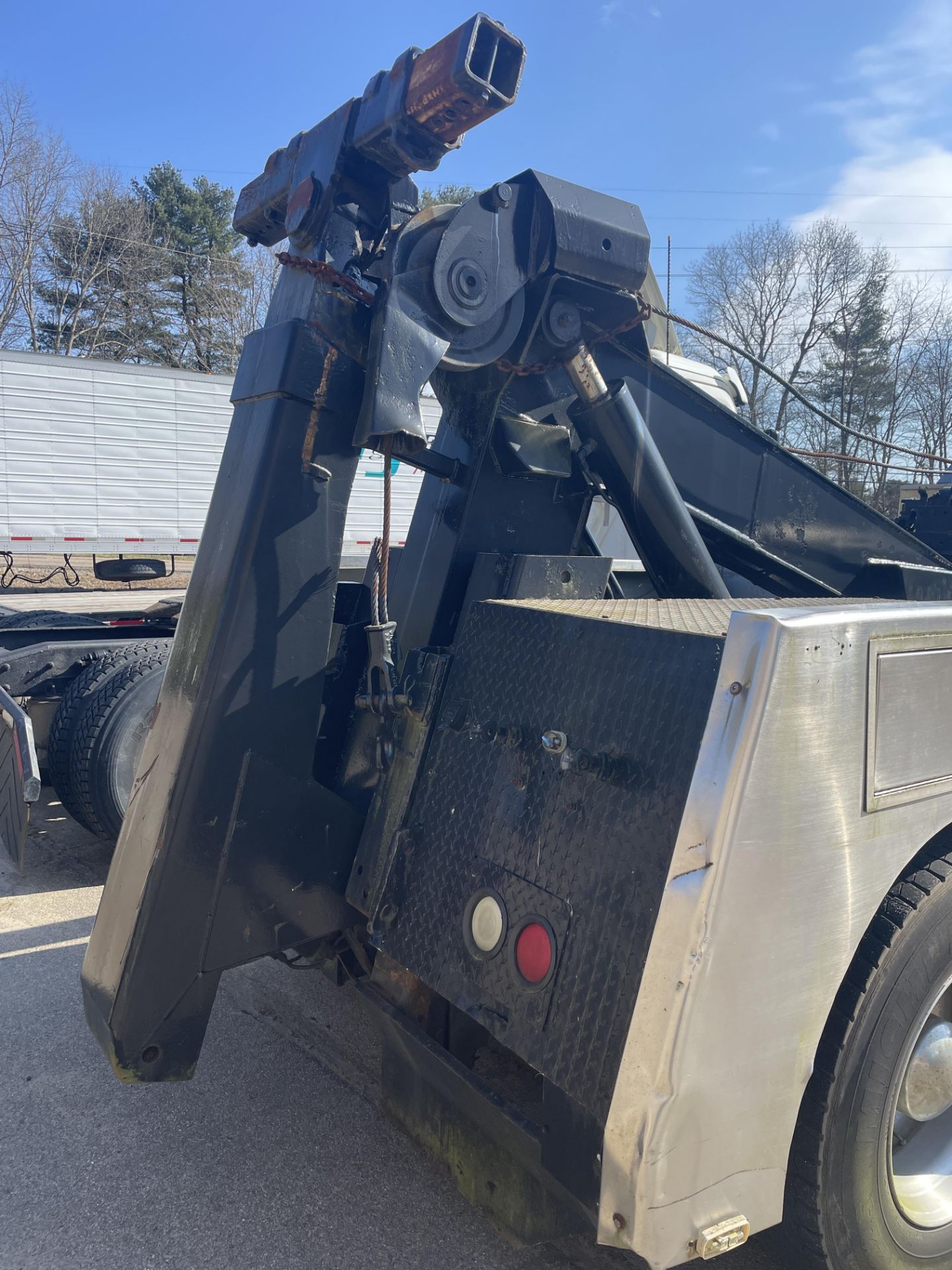 2000 Freightliner FLD120 35 Ton Hydraulic Wrecker Truck, C10 Cat Diesel Lift Axle, Stainless Steel B - Image 9 of 25