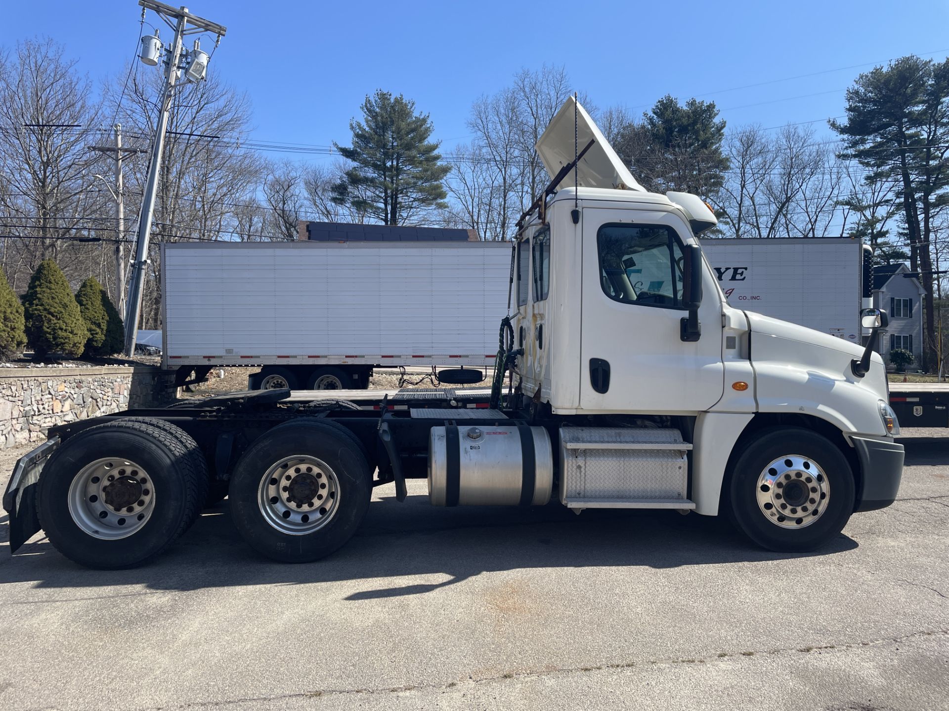 2016 Freightliner Cascadia 10 Wheel, Tandem Axle Day Cab Tractor,Detroit DD13 - 500 HP Motor, Auto T - Image 4 of 18
