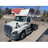 2016 Freightliner Cascadia 10 Wheel, Tandem Axle Day Cab Tractor,Detroit DD13 - 500 HP Motor, Auto T