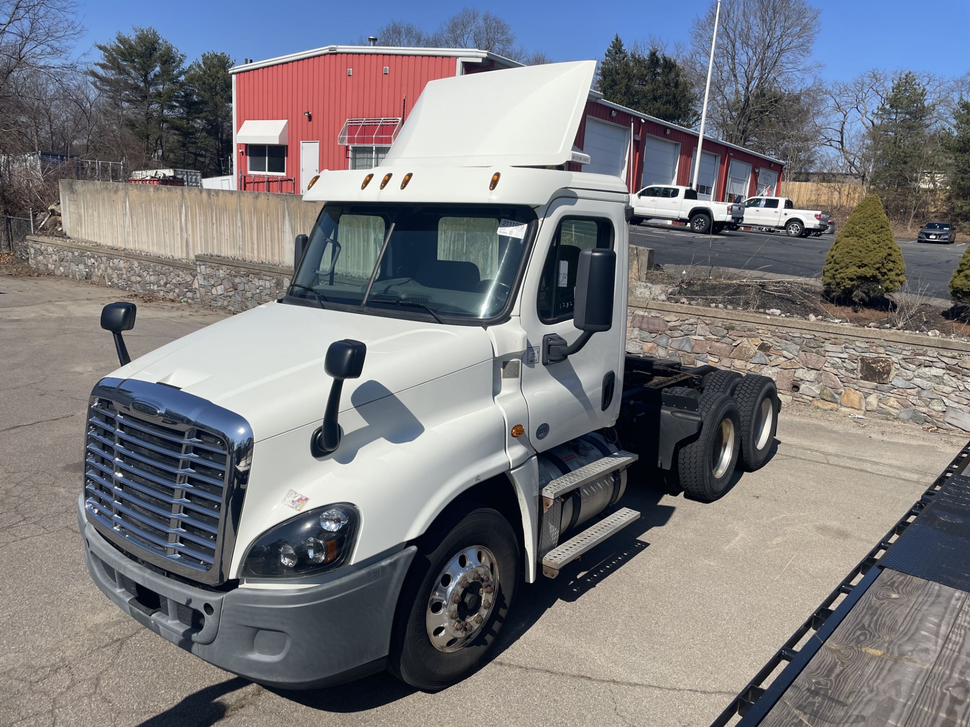 2016 Freightliner Cascadia 10 Wheel, Tandem Axle Day Cab Tractor,Detroit DD13 - 500 HP Motor, Auto T