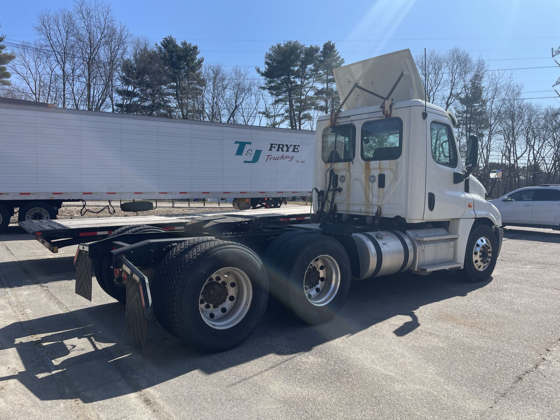 2016 Freightliner Cascadia 10 Wheel, Tandem Axle Day Cab Tractor,Detroit DD13 - 500 HP Motor, Auto T - Image 5 of 18