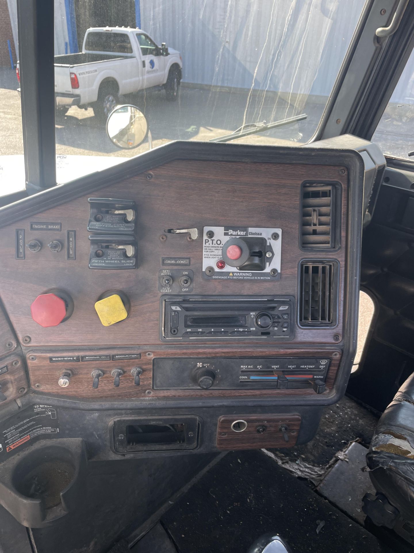 2000 Freightliner FLD120 35 Ton Hydraulic Wrecker Truck, C10 Cat Diesel Lift Axle, Stainless Steel B - Bild 20 aus 25