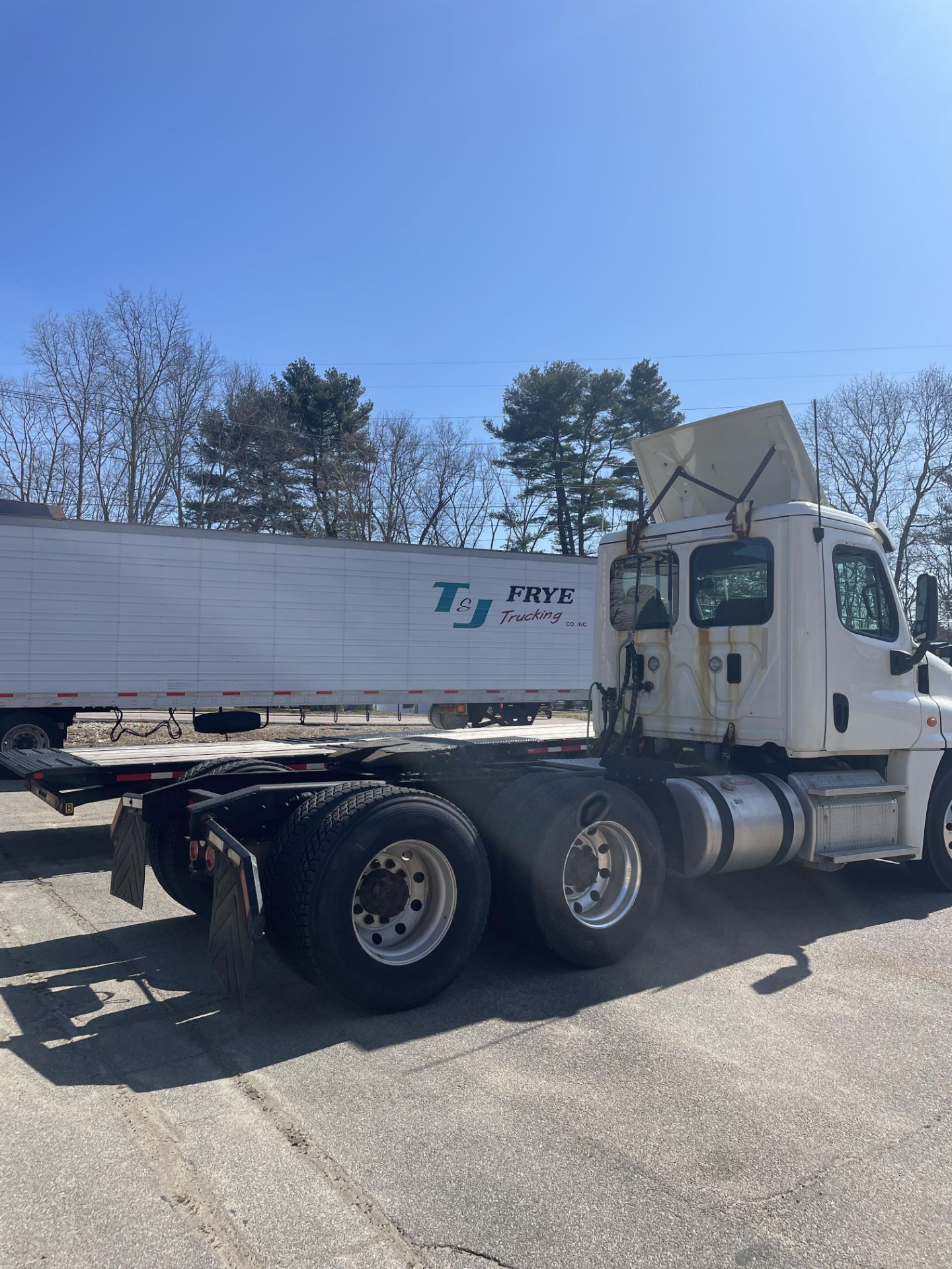 2016 Freightliner Cascadia 10 Wheel, Tandem Axle Day Cab Tractor,Detroit DD13 - 500 HP Motor, Auto T - Image 6 of 18