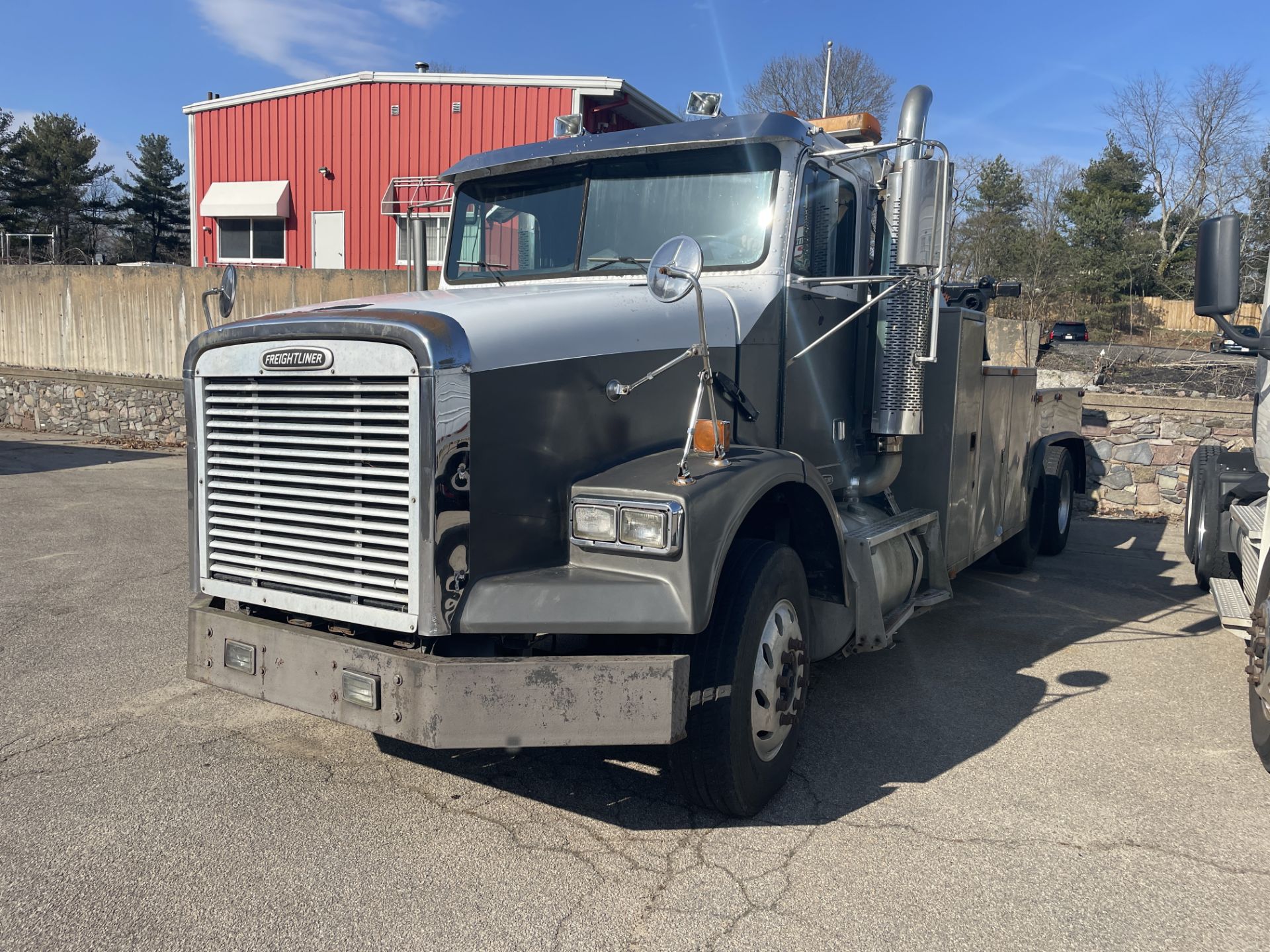 2000 Freightliner FLD120 35 Ton Hydraulic Wrecker Truck, C10 Cat Diesel Lift Axle, Stainless Steel B - Image 2 of 25