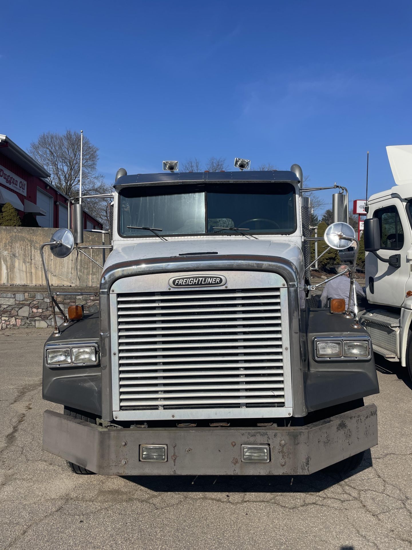 2000 Freightliner FLD120 35 Ton Hydraulic Wrecker Truck, C10 Cat Diesel Lift Axle, Stainless Steel B - Image 6 of 25