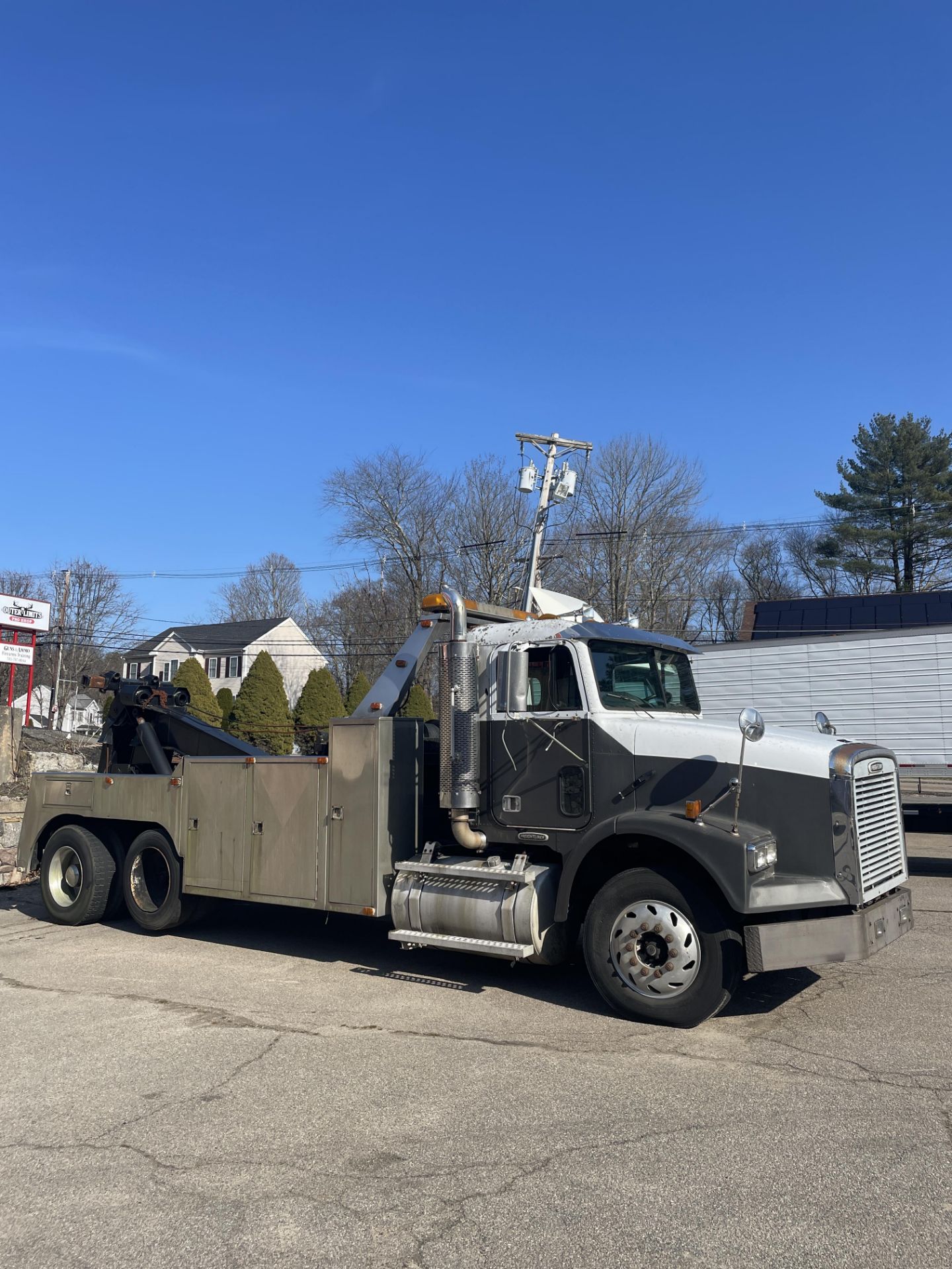 2000 Freightliner FLD120 35 Ton Hydraulic Wrecker Truck, C10 Cat Diesel Lift Axle, Stainless Steel B - Image 5 of 25