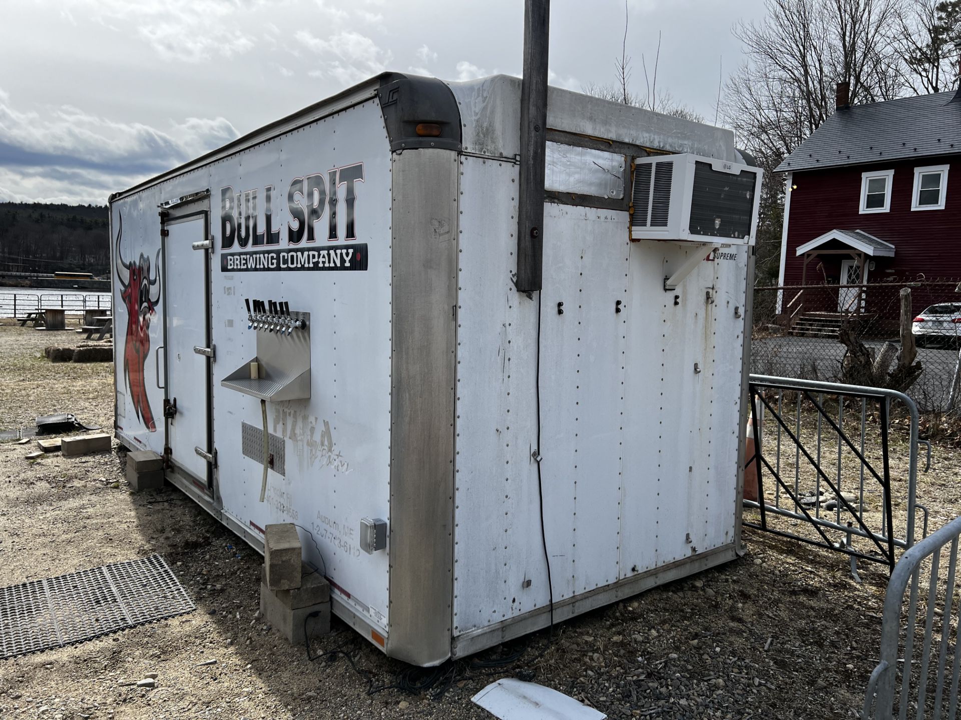 20' Truck Box w/ Reefer and 8 Spigot w/ A/C Refrigeration and 8 Spigot Beer Dispenser - Image 2 of 3